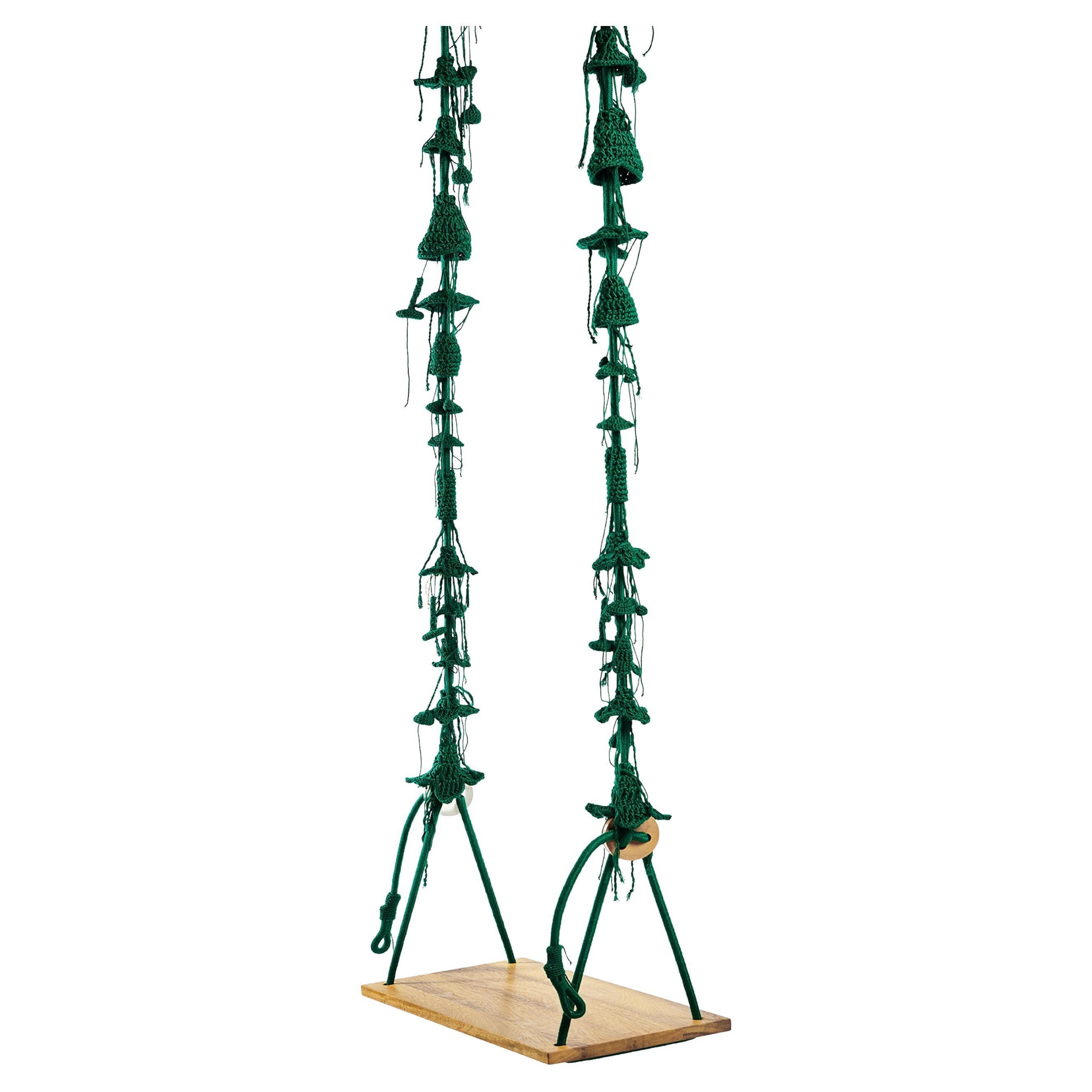 Deep Green Outdoor-Indoor Handgefertigte Häkelschaukel aus Acryl mit Sitz aus Teakholz