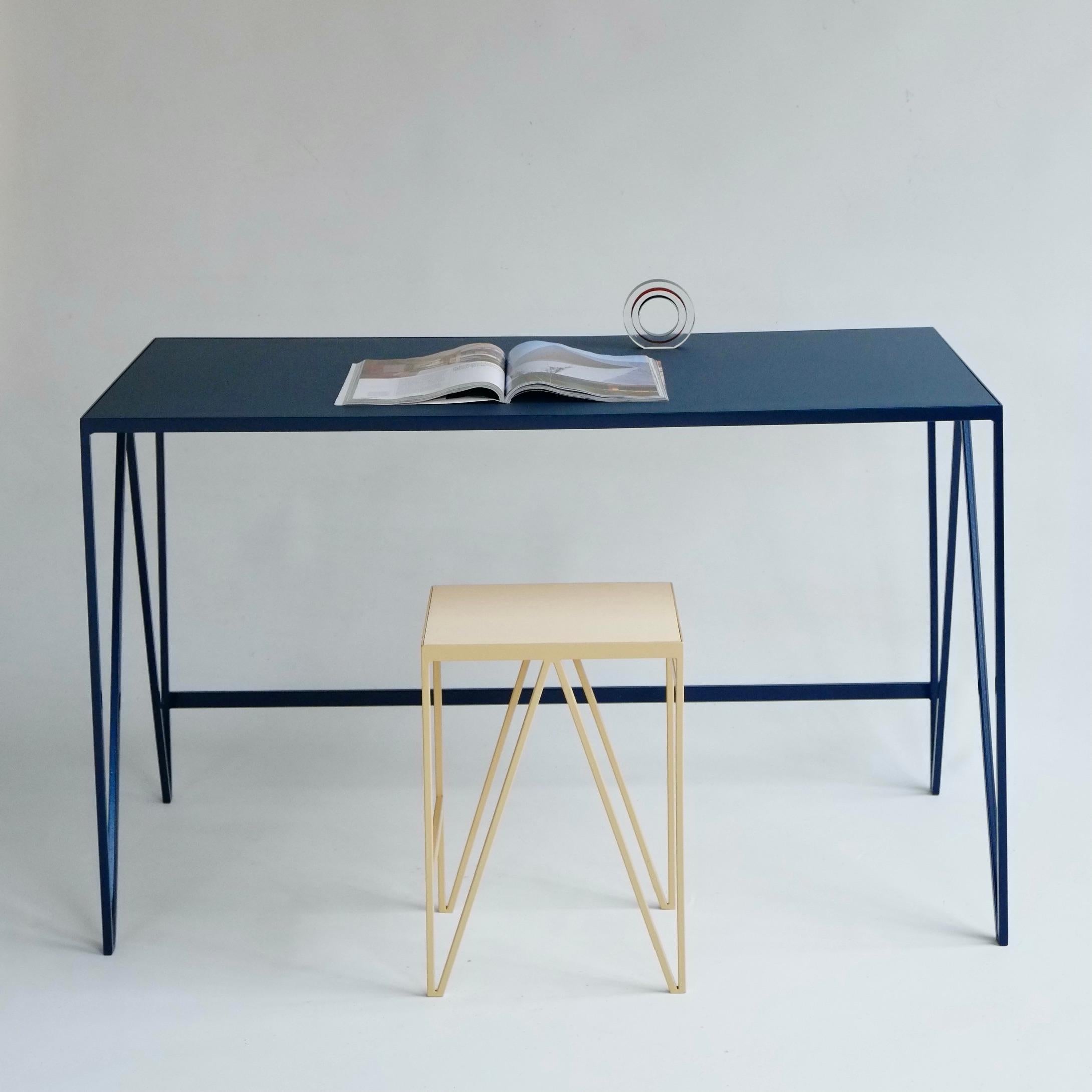 Scrivania da studio verde intenso con piano in linoleum naturale, personalizzabile in vendita 5