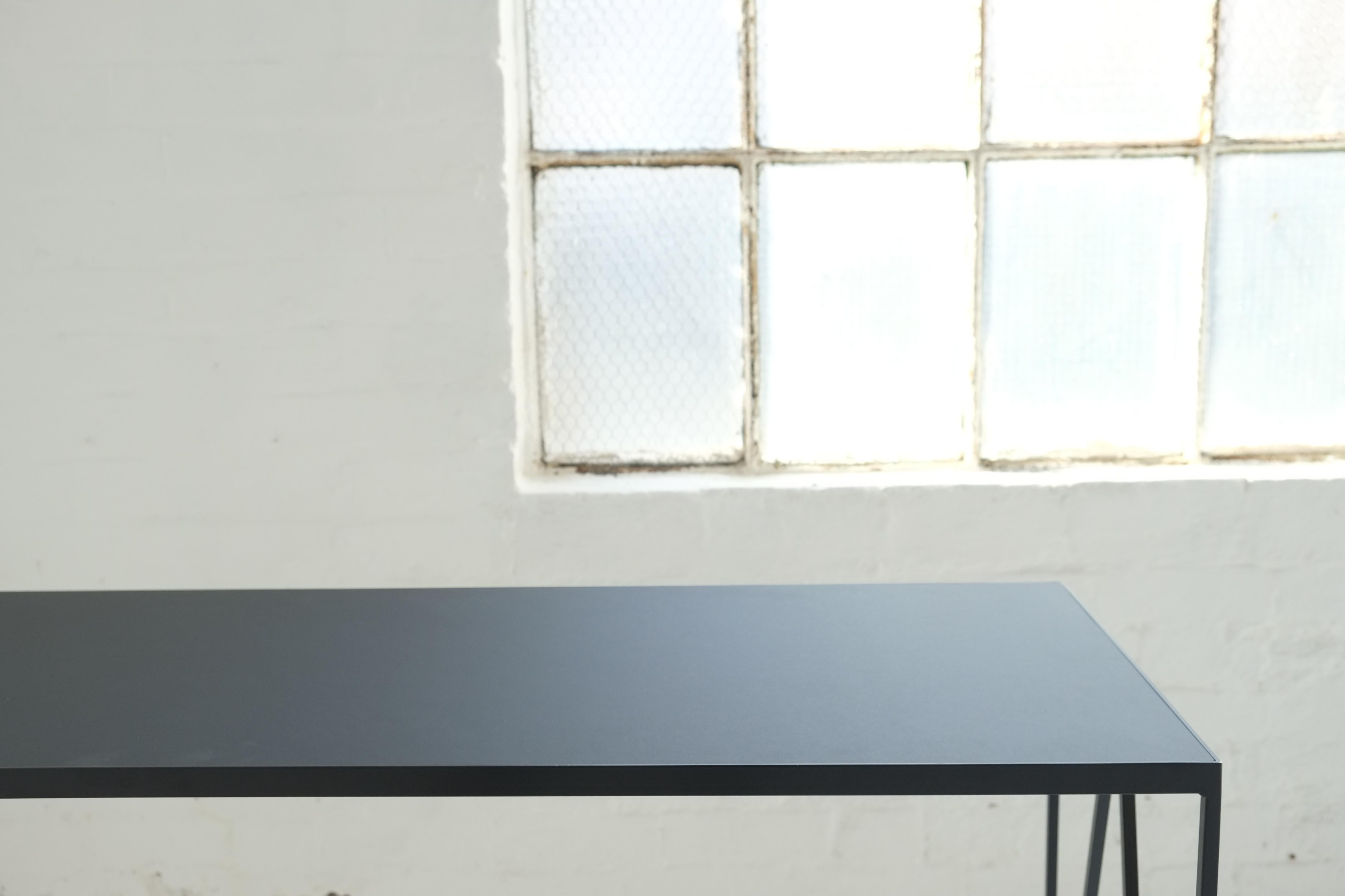 Scrivania da studio verde intenso con piano in linoleum naturale, personalizzabile in vendita 7