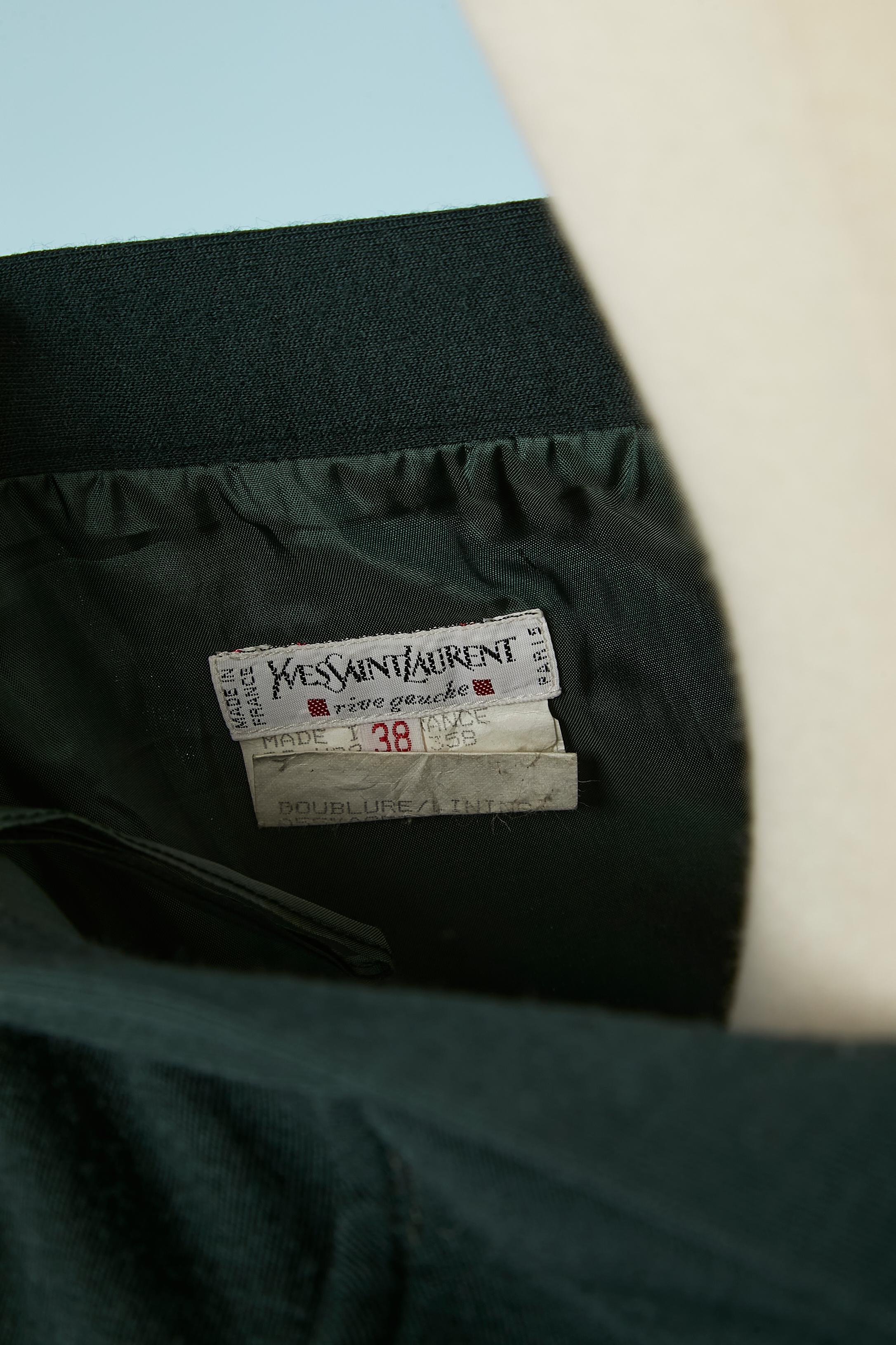 Robe portefeuille en jersey de laine vert foncé avec clous dorés Yves Saint Laurent Rive Gauche  en vente 3