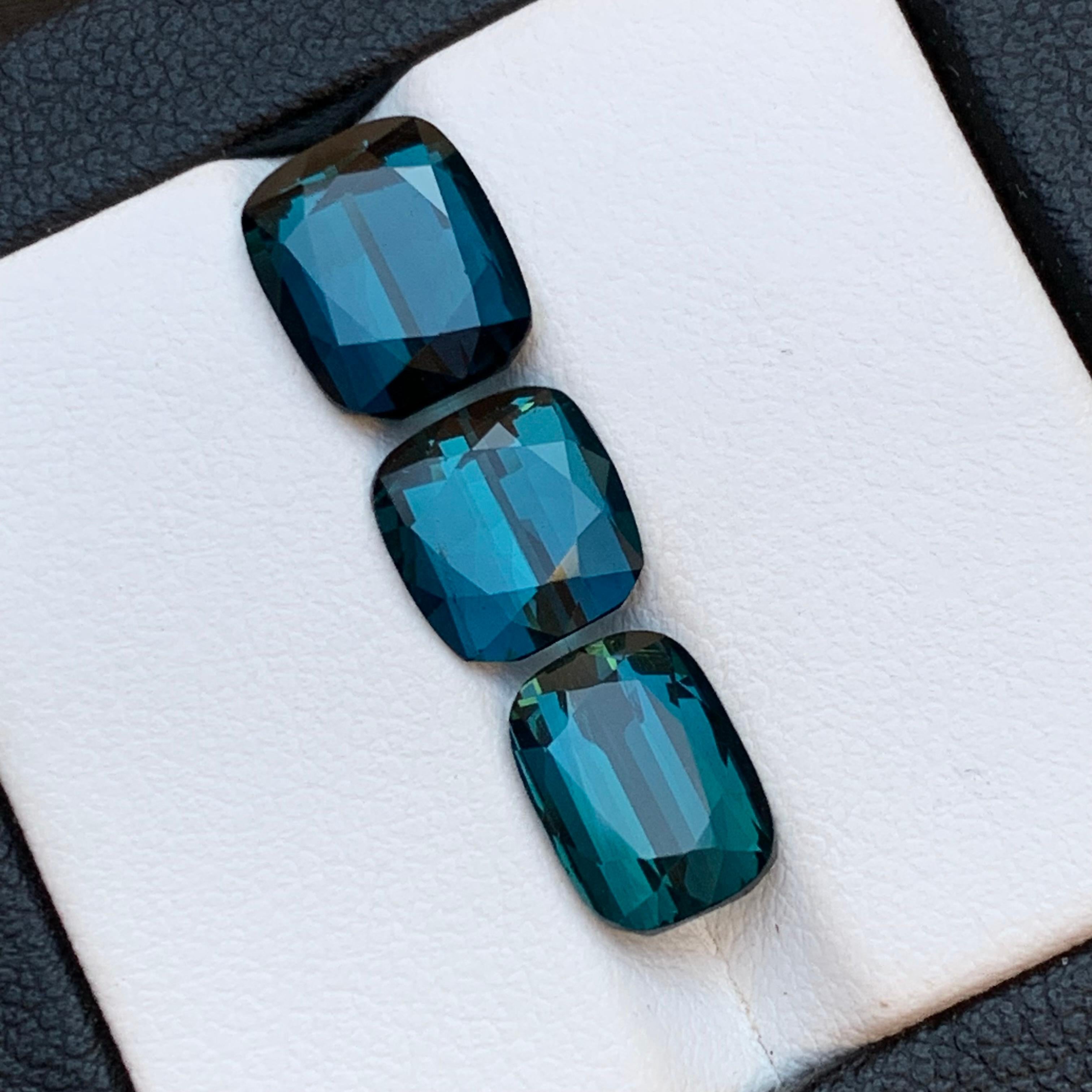 Taglio cuscino Gemme sciolte di tormalina naturale blu intenso Indicolite Lotto 7,40 Ct Taglio Cuscino in vendita
