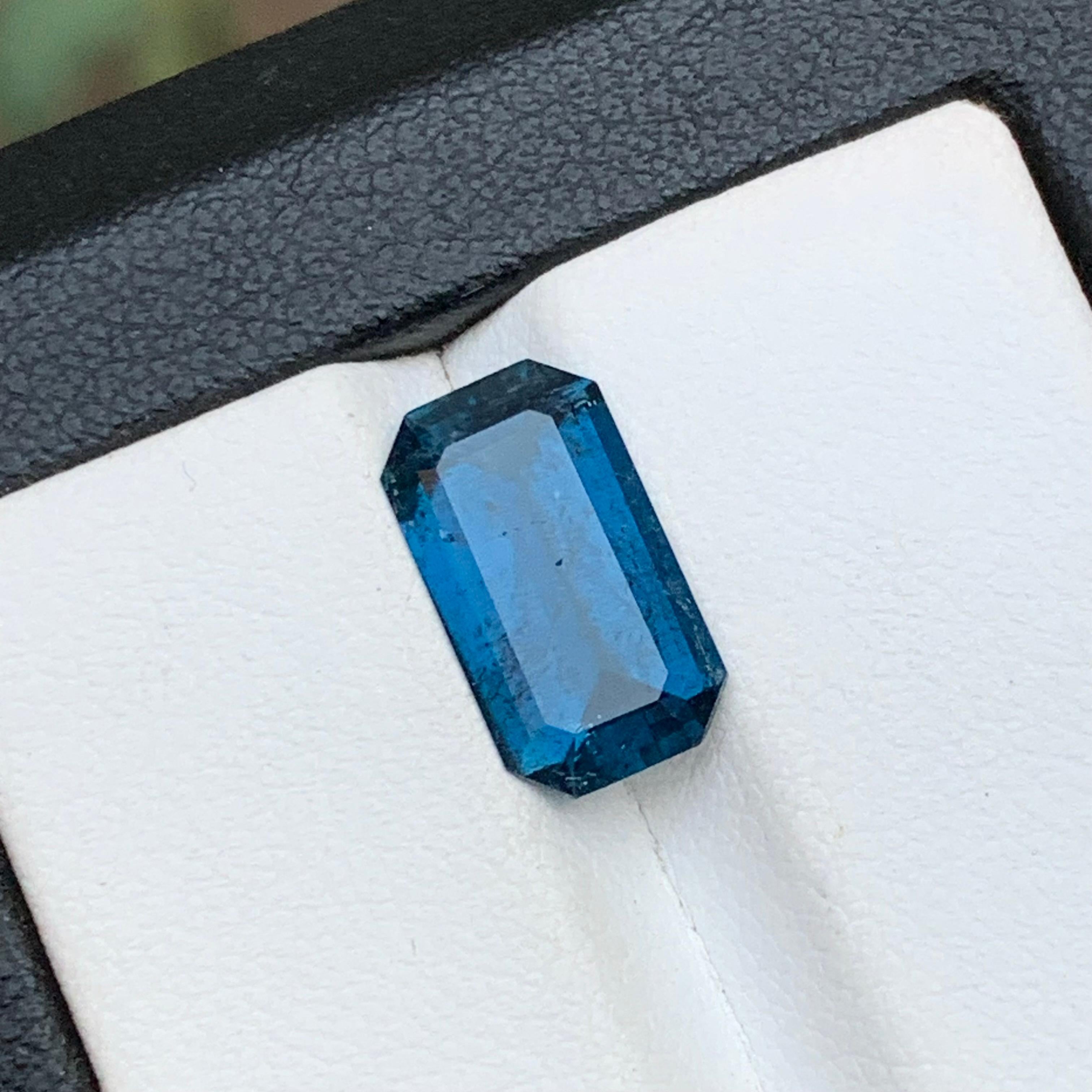 Contemporary Deep Inky Blue Natural Tourmaline Ring Loose Gemstone 3 Ct Emerald Cut-Jewelry For Sale