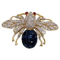 Deep Intense Blue Sapphire Bee Brooch in 18K Yellow Gold with Diamonds & Rubies
