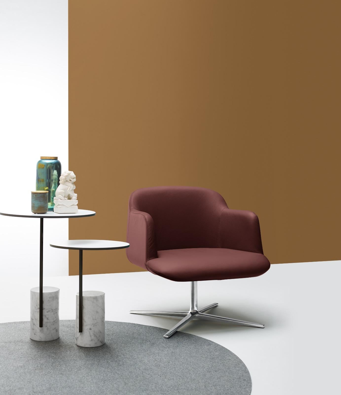 Post-Modern Deep Lounge Armchair With Armrests in Leather & Aluminum by Quinti Sedute For Sale