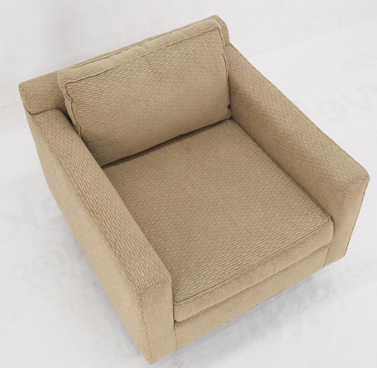 Deep Oatmeal Fabric Upholstery Contemporary Lounge Chair on Dowel Legs For Sale 5
