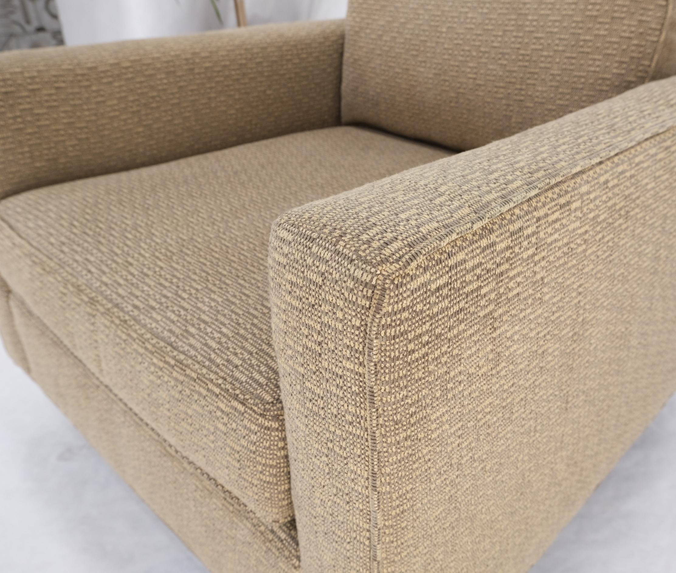 Deep Oatmeal Fabric Upholstery Contemporary Lounge Chair on Dowel Legs In Good Condition For Sale In Rockaway, NJ
