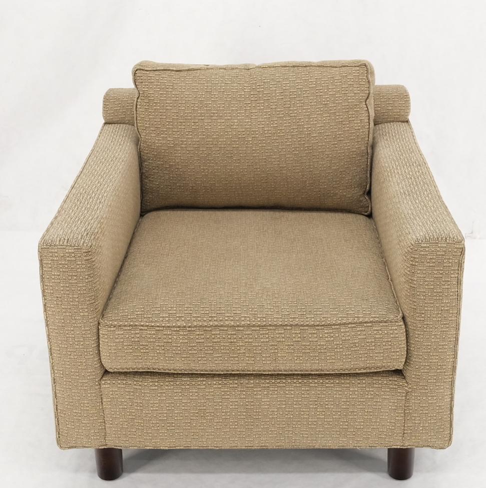 Deep Oatmeal Fabric Upholstery Contemporary Lounge Chair on Dowel Legs For Sale 2