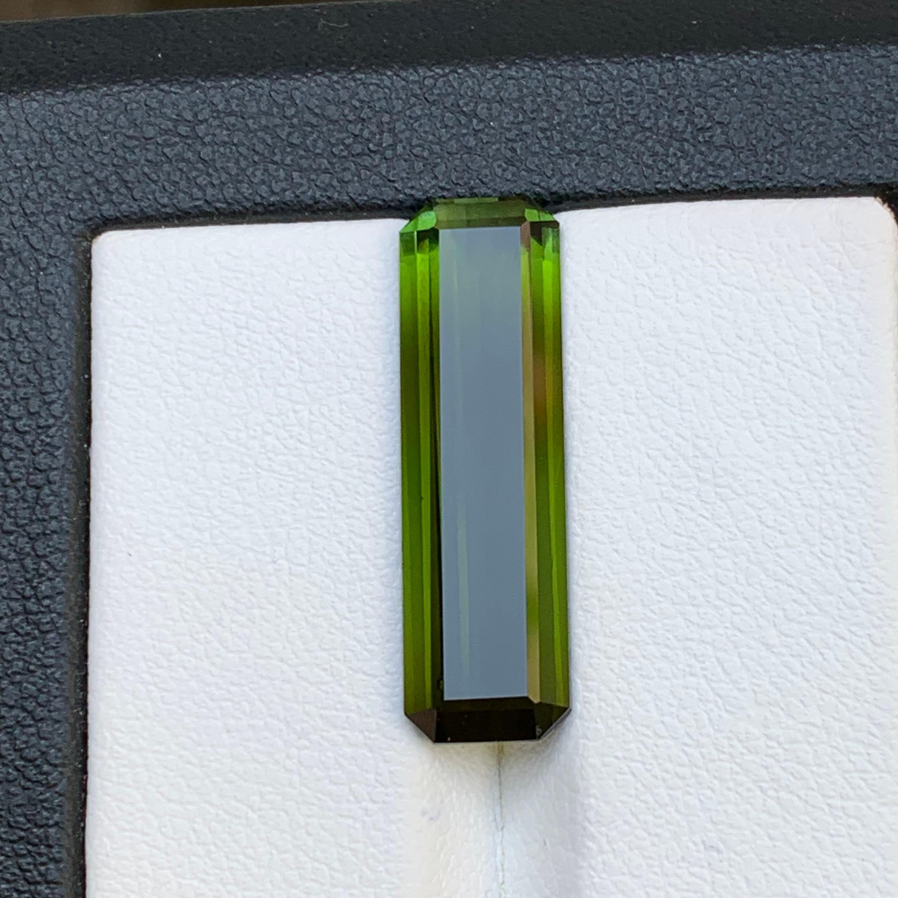 Bague et pendentif en tourmaline naturelle vert olive profond, pierre précieuse non sertie de 7,60 carats Neuf - En vente à Peshawar, PK
