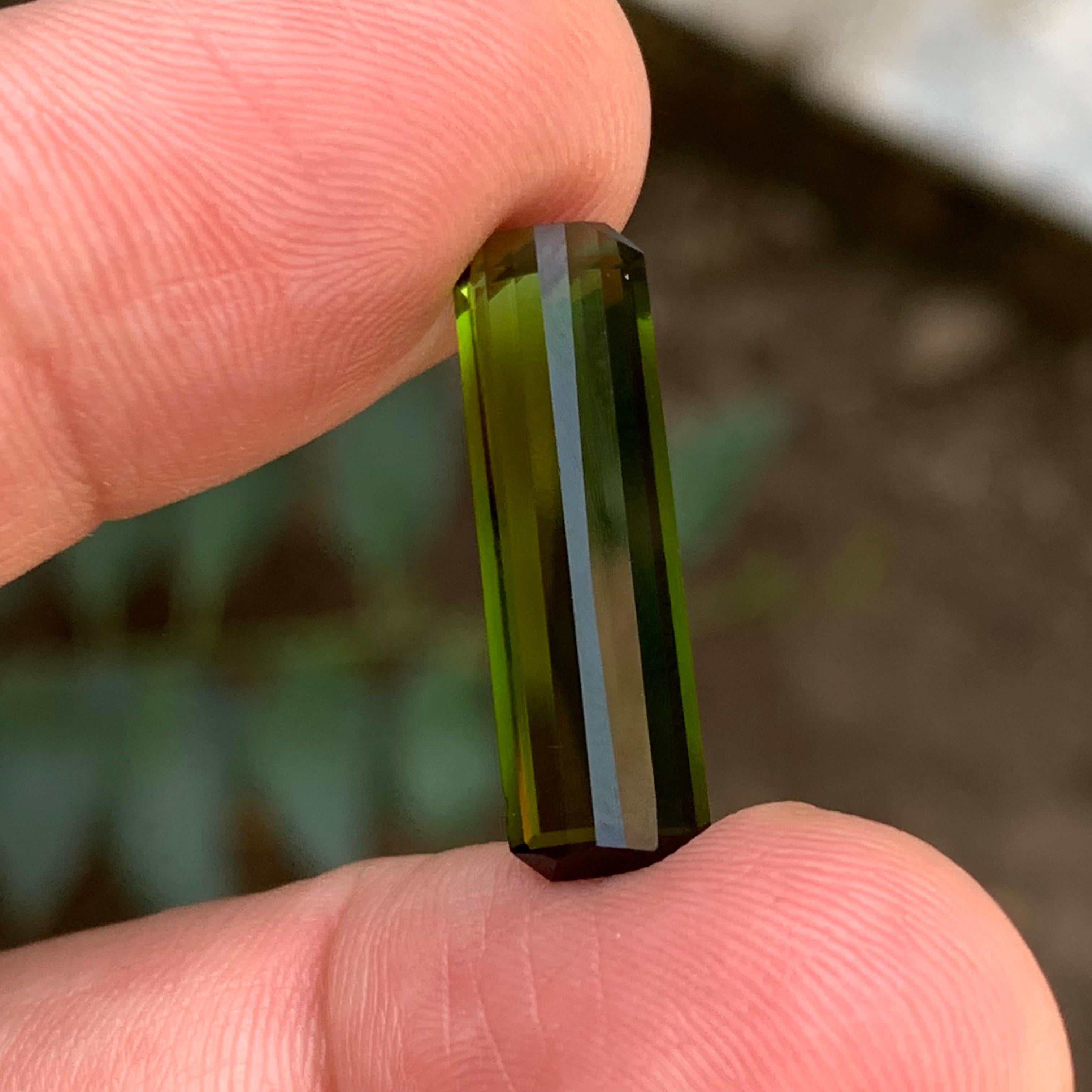 Bague et pendentif en tourmaline naturelle vert olive profond, pierre précieuse non sertie de 7,60 carats en vente 3