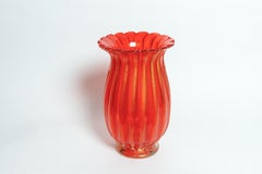Vase cannelé orange foncé, or et transparent, signé