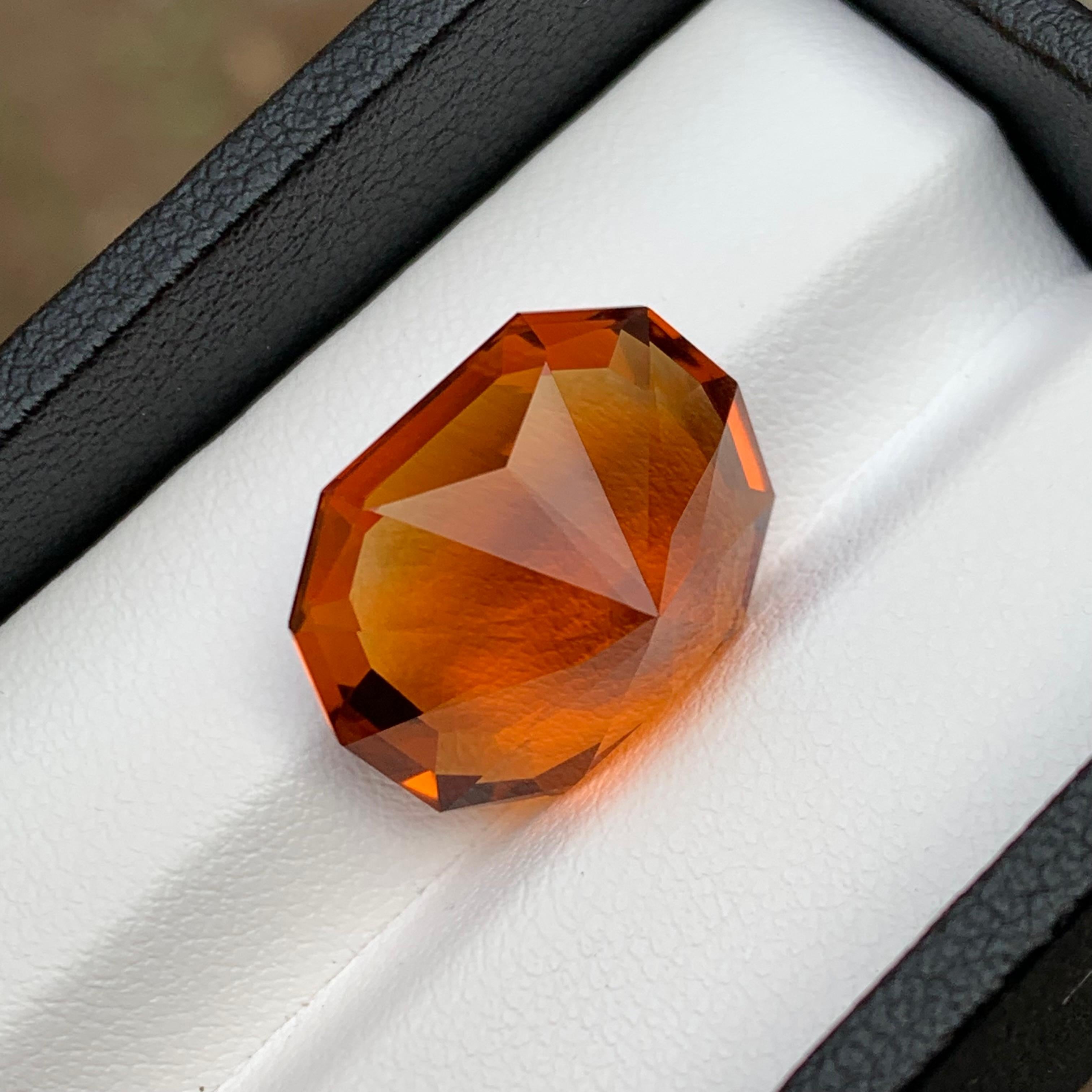 Rare Orange Certified Citrine Loose Gemstone 15.30 Ct Fancy Cut for Pendant In New Condition For Sale In Peshawar, PK