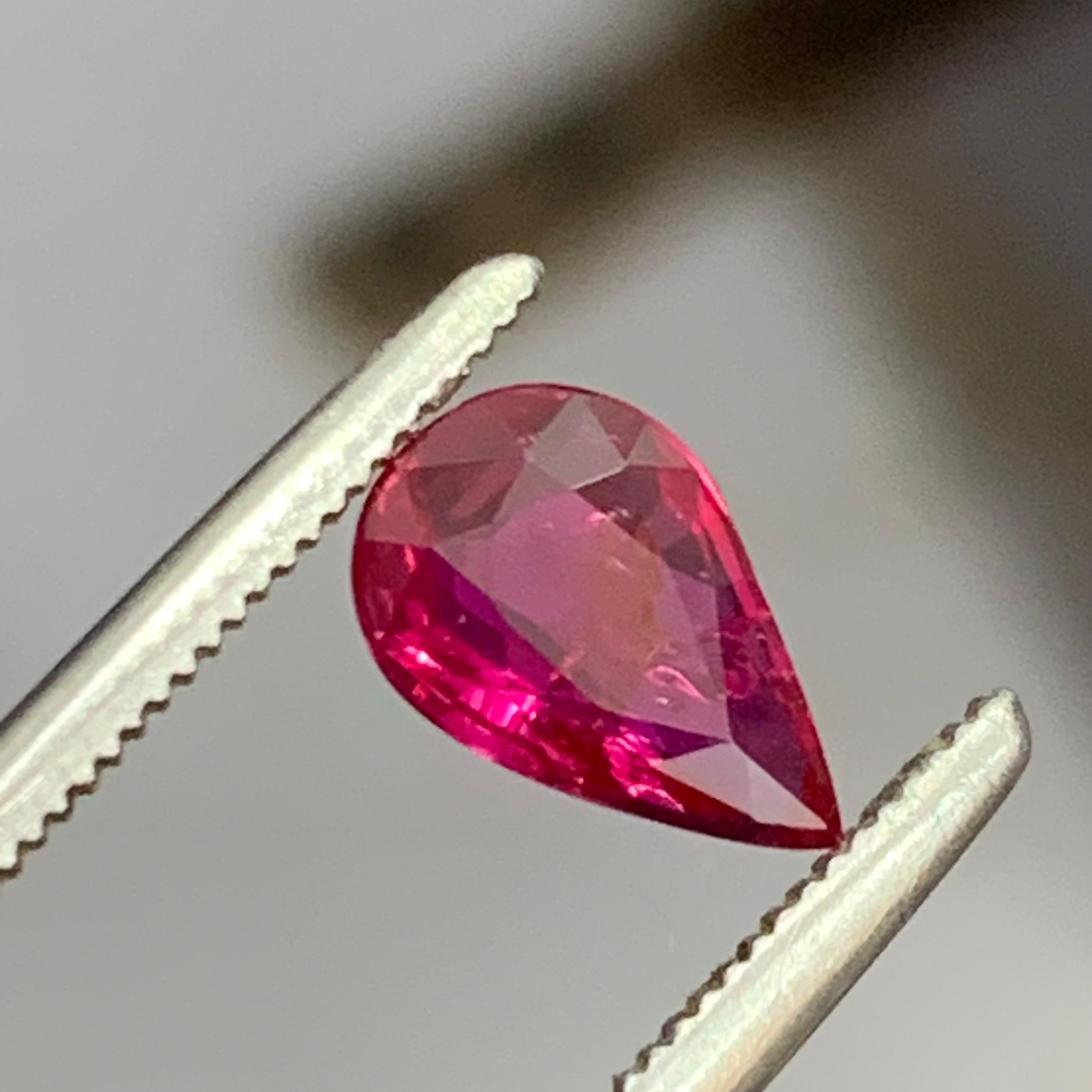 Deep Pink Natural Ruby Loser Edelstein für Ring, Anhänger  in Birnenform aus Afghanistan!!

💎 EDELSTEINART: Rubin
⚖️ GEWICHT: 1,10 Karat
🪚 FORM & SCHNITT: Birne Tropfen
📏 GRÖSSE (MM): 8,36 x 5,36 x 2,72
🌈 FARBE:  Tiefes Rosa
🔎 KLARHEIT: