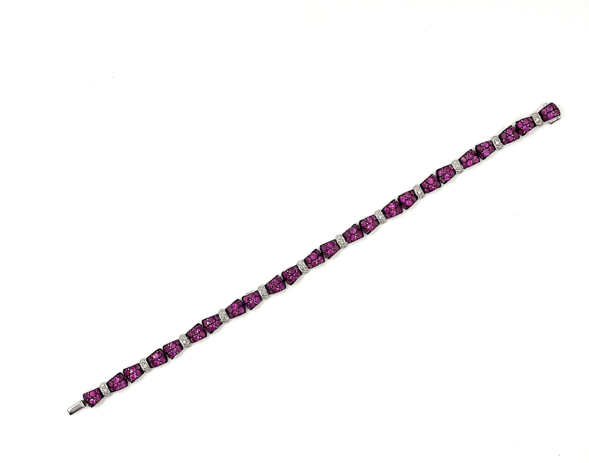 Armband mit Fliege aus 18 Karat Weißgold mit pinkem Saphir und weißem Diamanten Damen im Angebot
