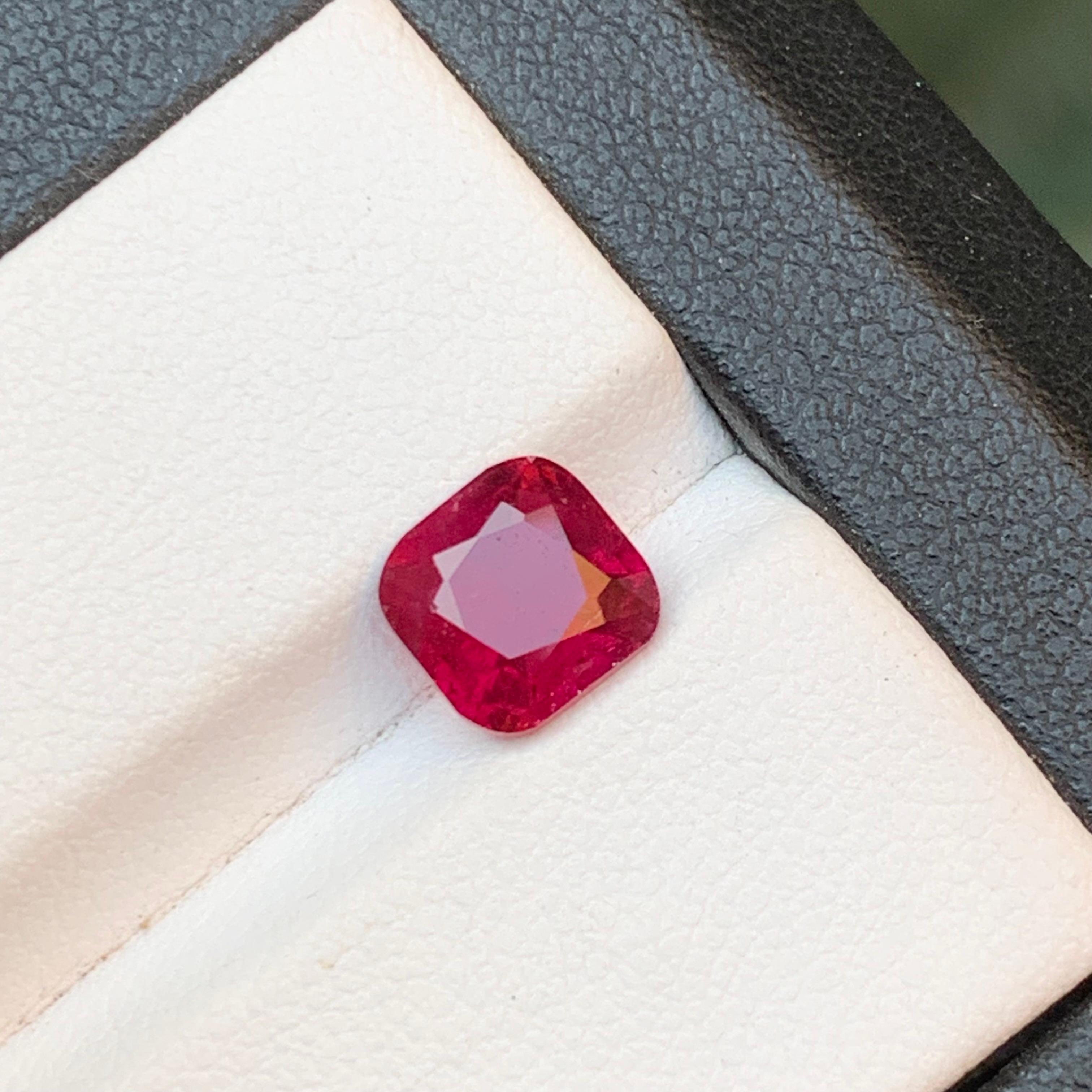 Deep Pinkish Red Natural Rubellite Turmalin Ring Lose Edelstein 1,60 Ct Jewel im Zustand „Neu“ im Angebot in Peshawar, PK