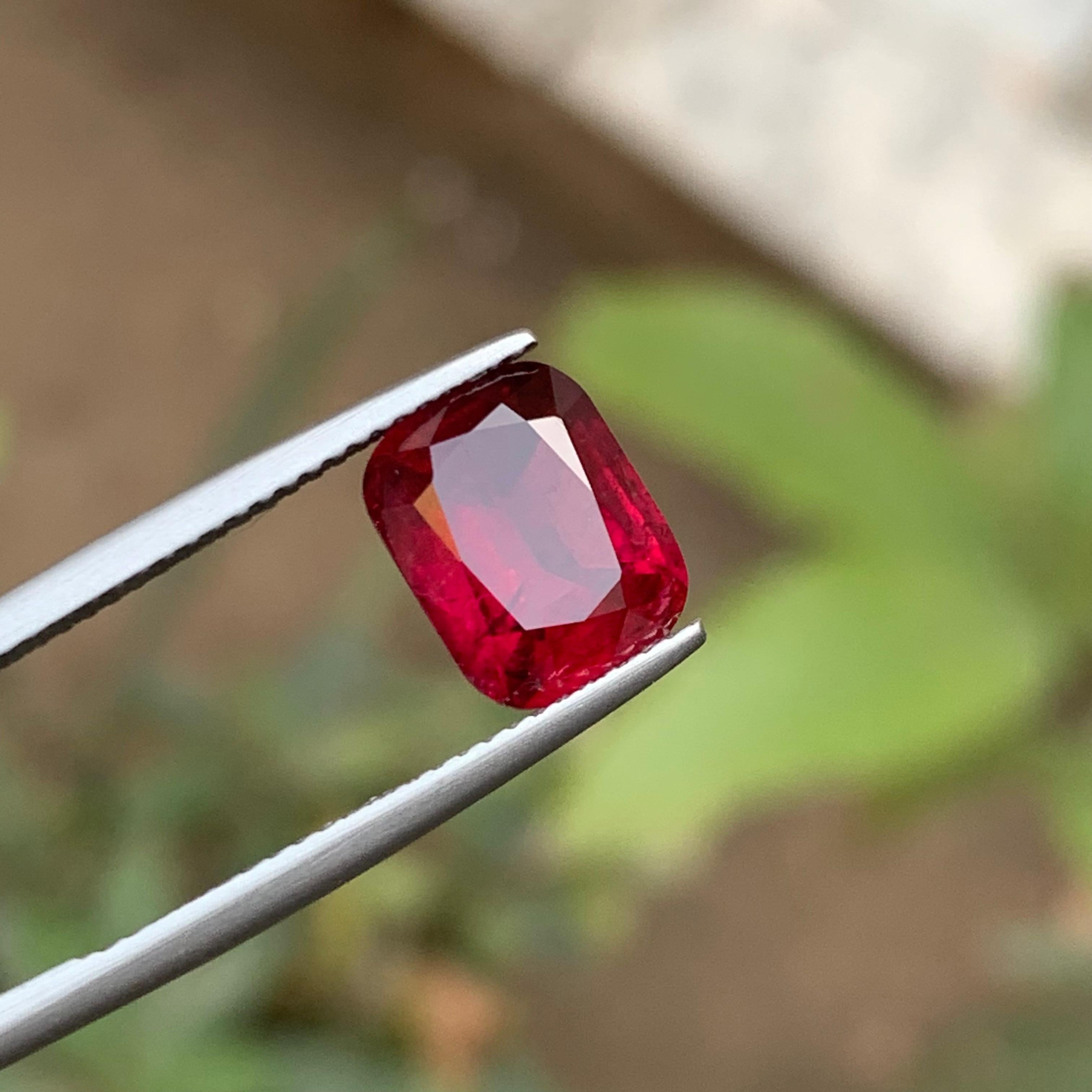 Deep Pinkish Red Natural Rubellite Tourmaline Ring Loose Gemstone 3.10 Ct-Jewel For Sale 4