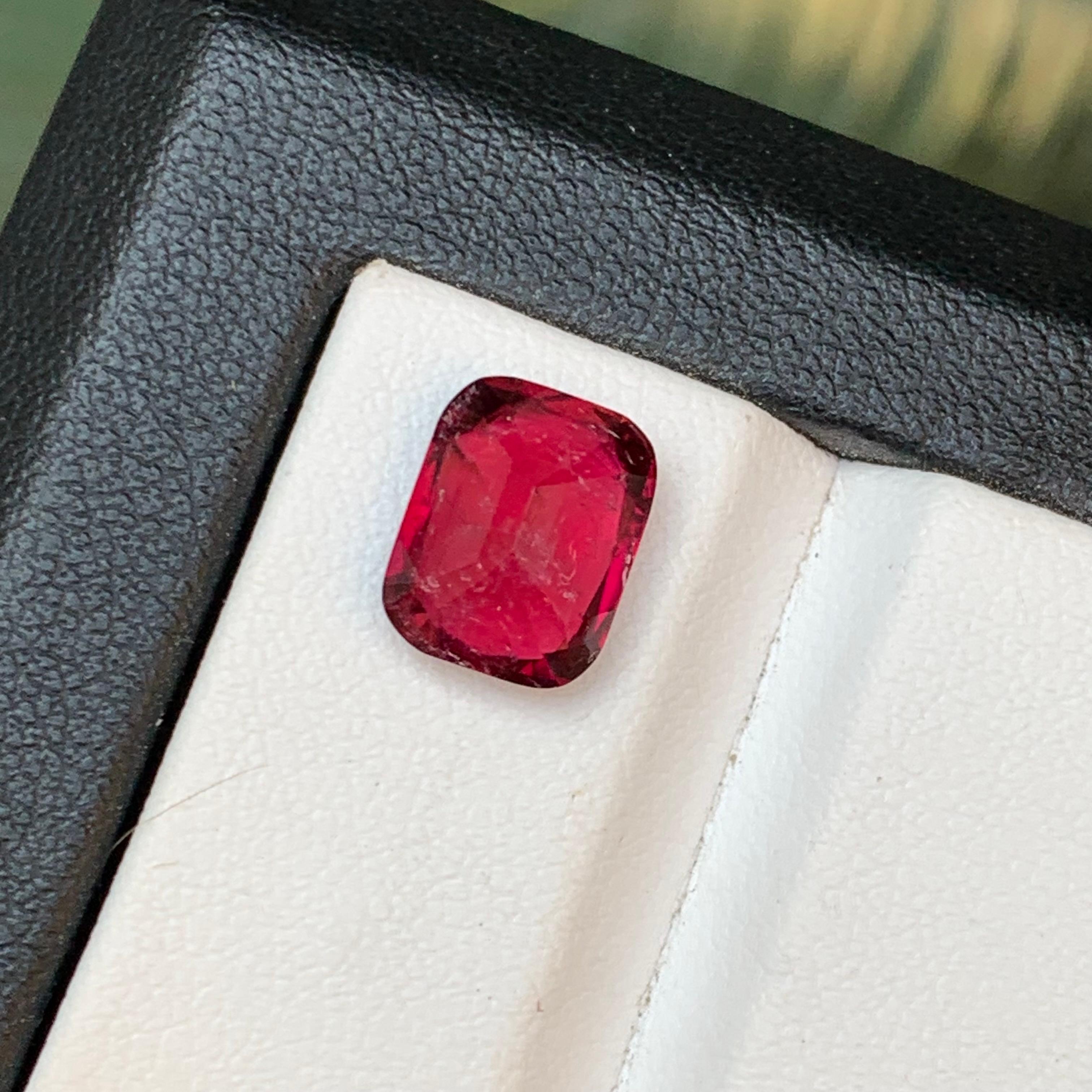 Deep Pinkish Red Natural Rubellite Tourmaline Ring Loose Gemstone 3.10 Ct-Jewel In New Condition For Sale In Peshawar, PK