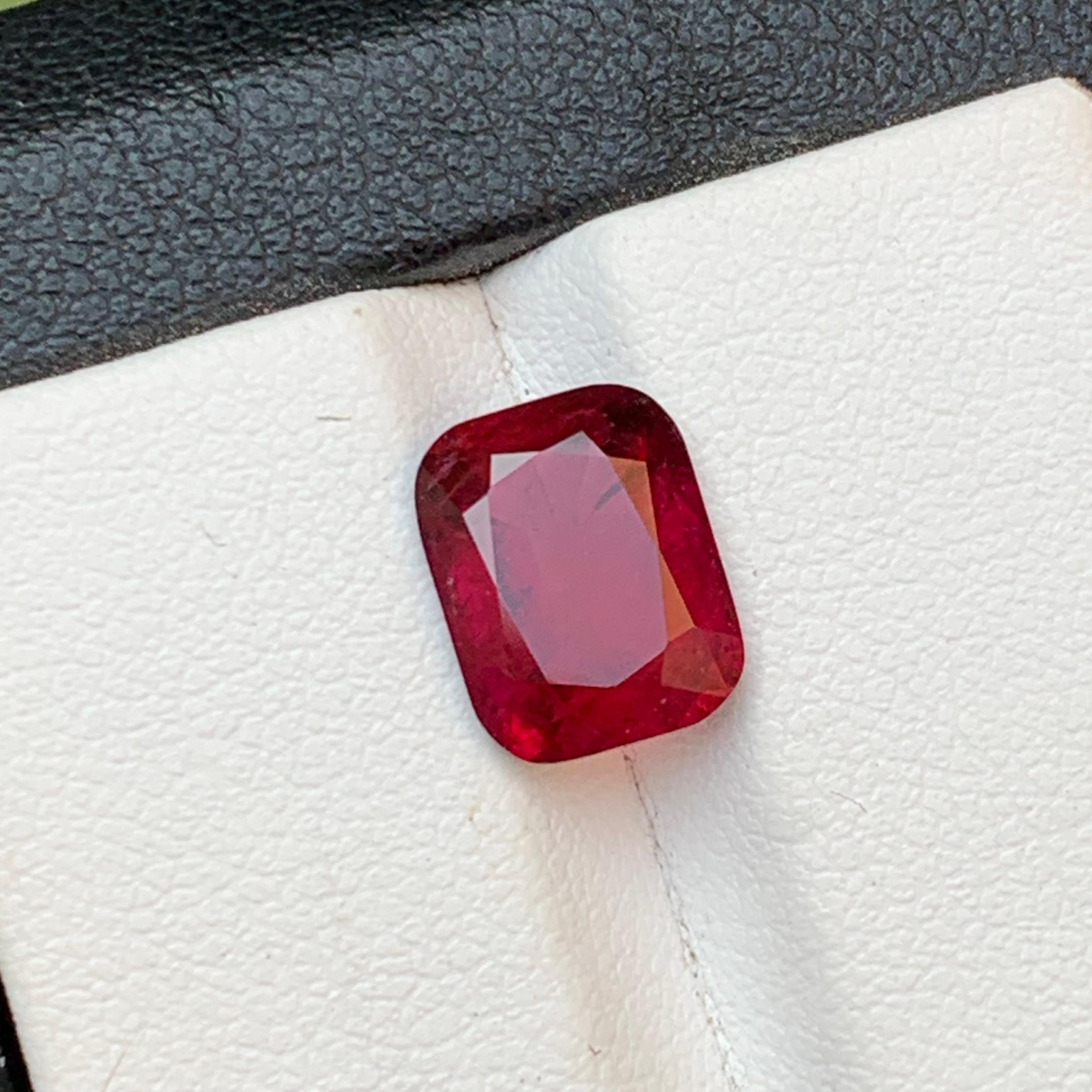 Deep Pinkish Red Natural Rubellite Tourmaline Ring Loose Gemstone 3.10 Ct-Jewel For Sale 2