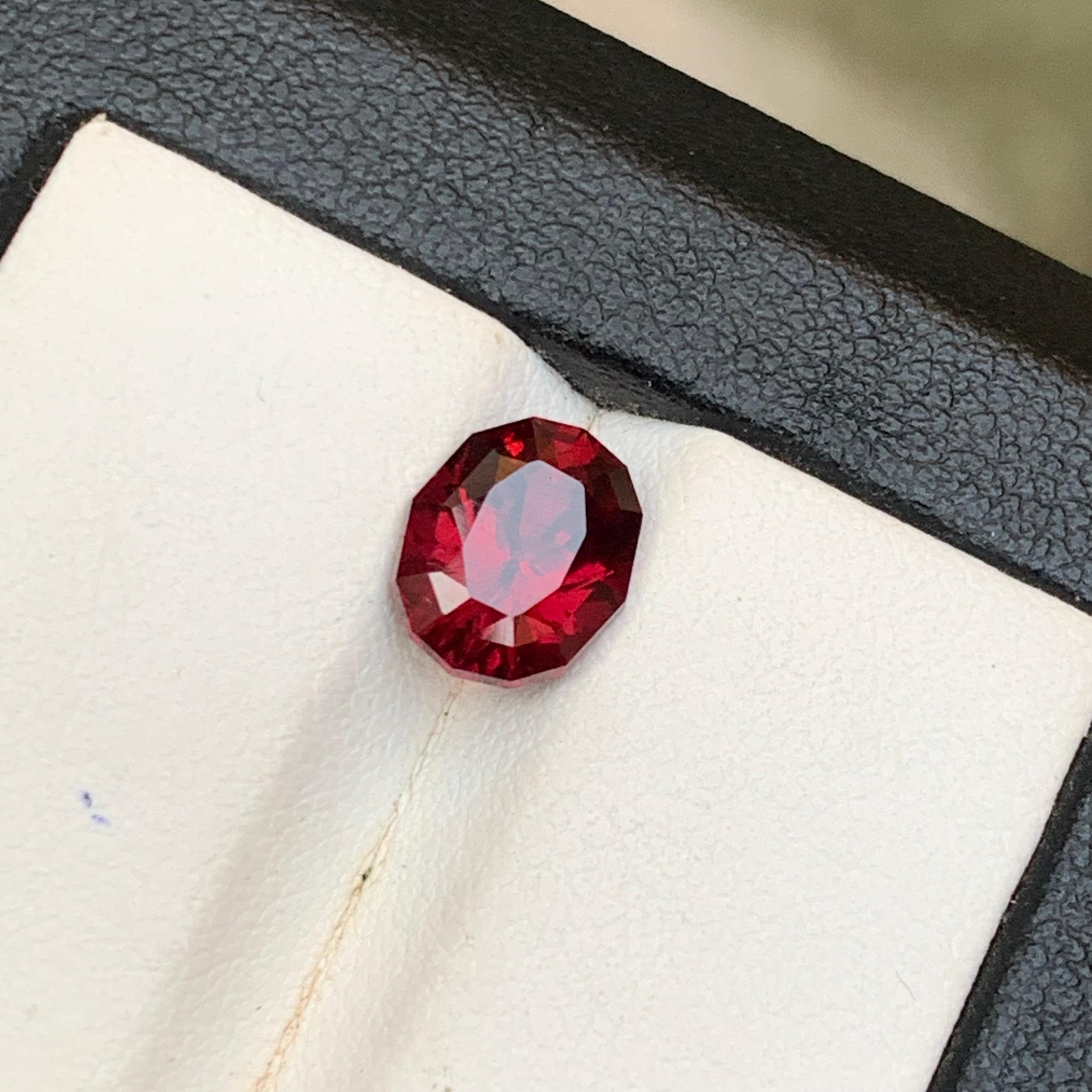 Grenat Rhodolite Naturel Rouge Rose pour Bague, Collier, Pendentif, Bracelet ou tout autre sertissage de bijoux fins - Coupe ovale !

💎 TYPE DE PIERRE PRÉCIEUSE : Grenat rhodolite
⚖️ POIDS : 2,53 carats
🪚 SHAPE & CUT : Coupe ovale
📏 TAILLE (MM) :