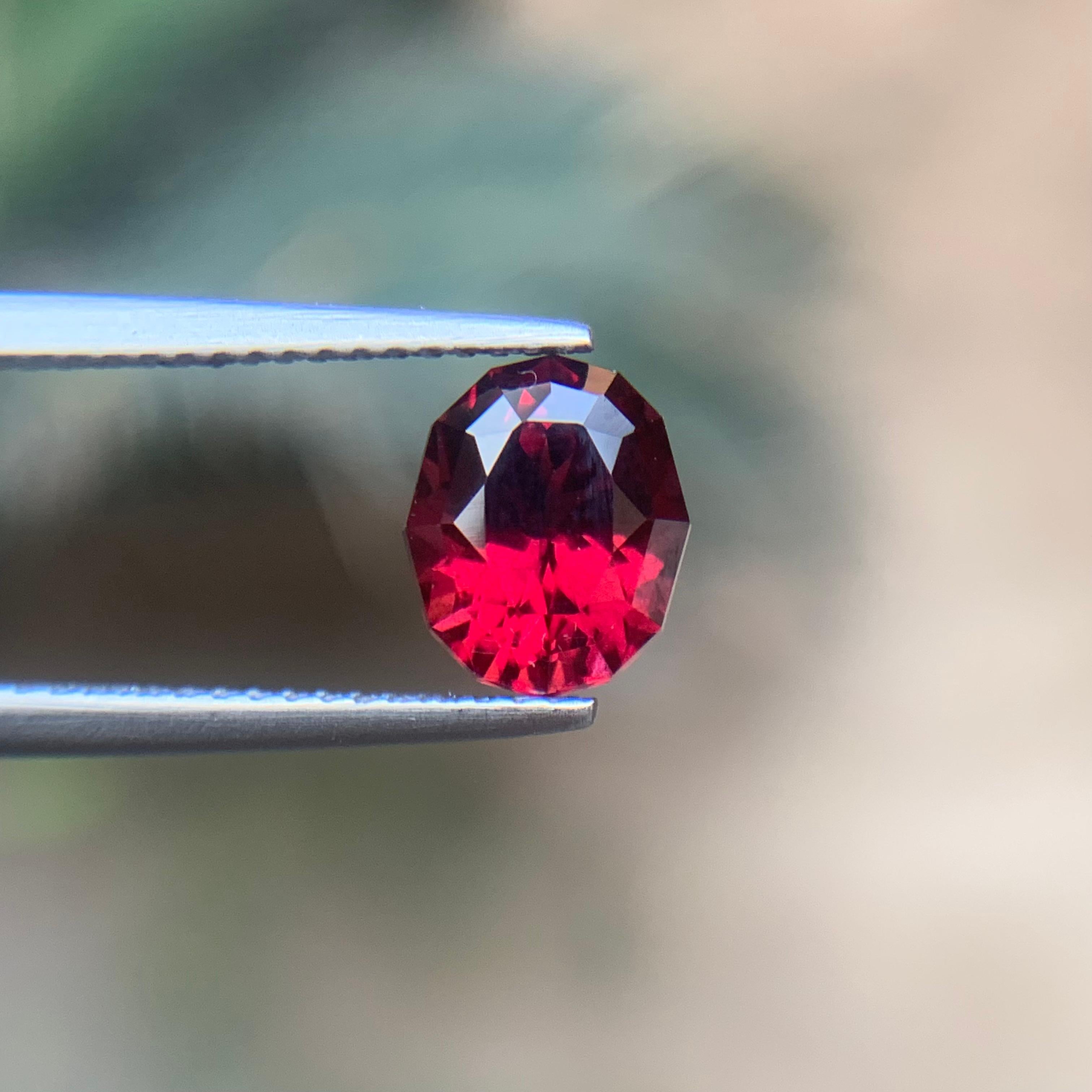 Grenat Rhodolite rouge rosé profond 2.53 Ct Oval Cut Natural Loose Gemstone (pierre précieuse en vrac)  Bague Neuf - En vente à Peshawar, PK