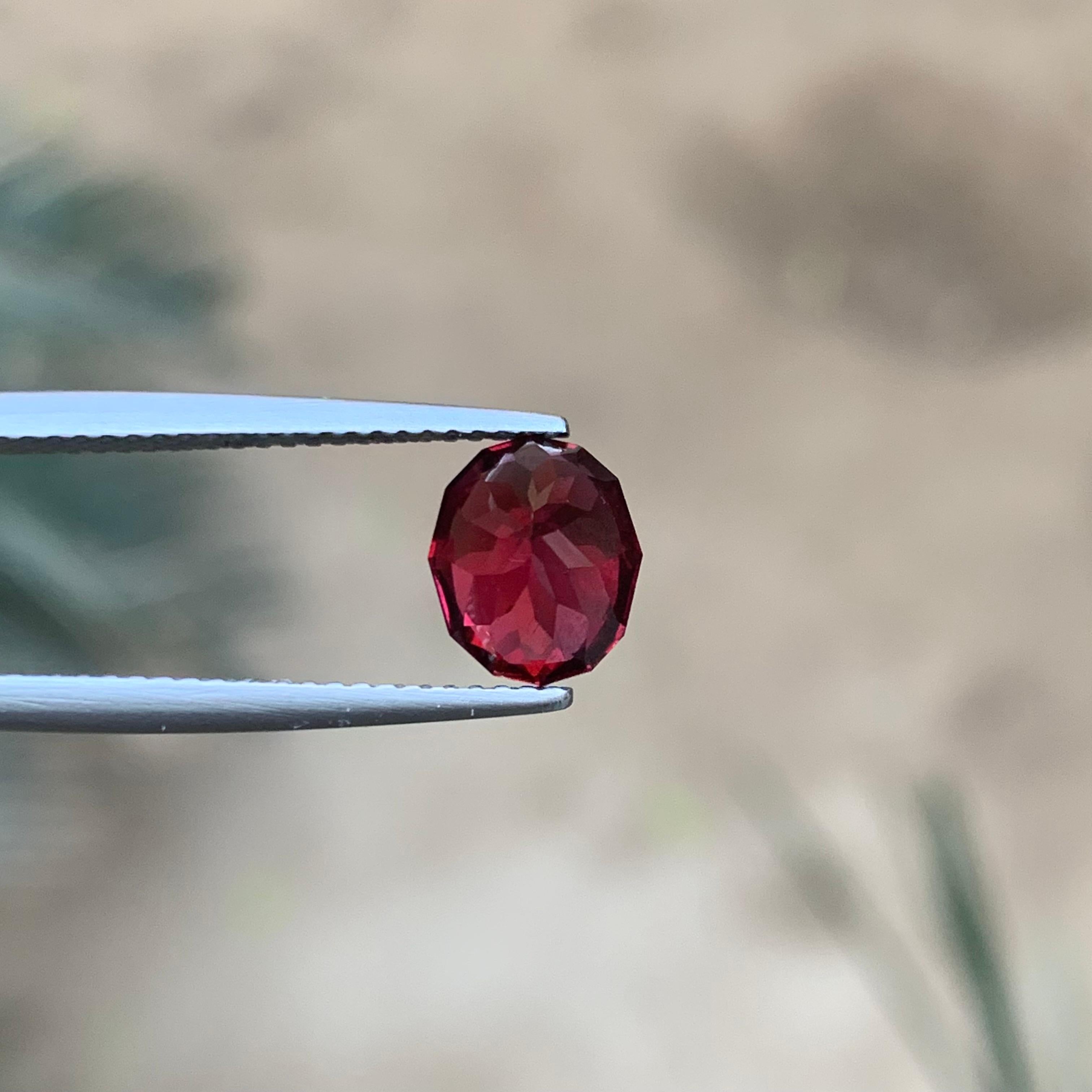 Grenat Rhodolite rouge rosé profond 2.53 Ct Oval Cut Natural Loose Gemstone (pierre précieuse en vrac)  Bague Unisexe en vente