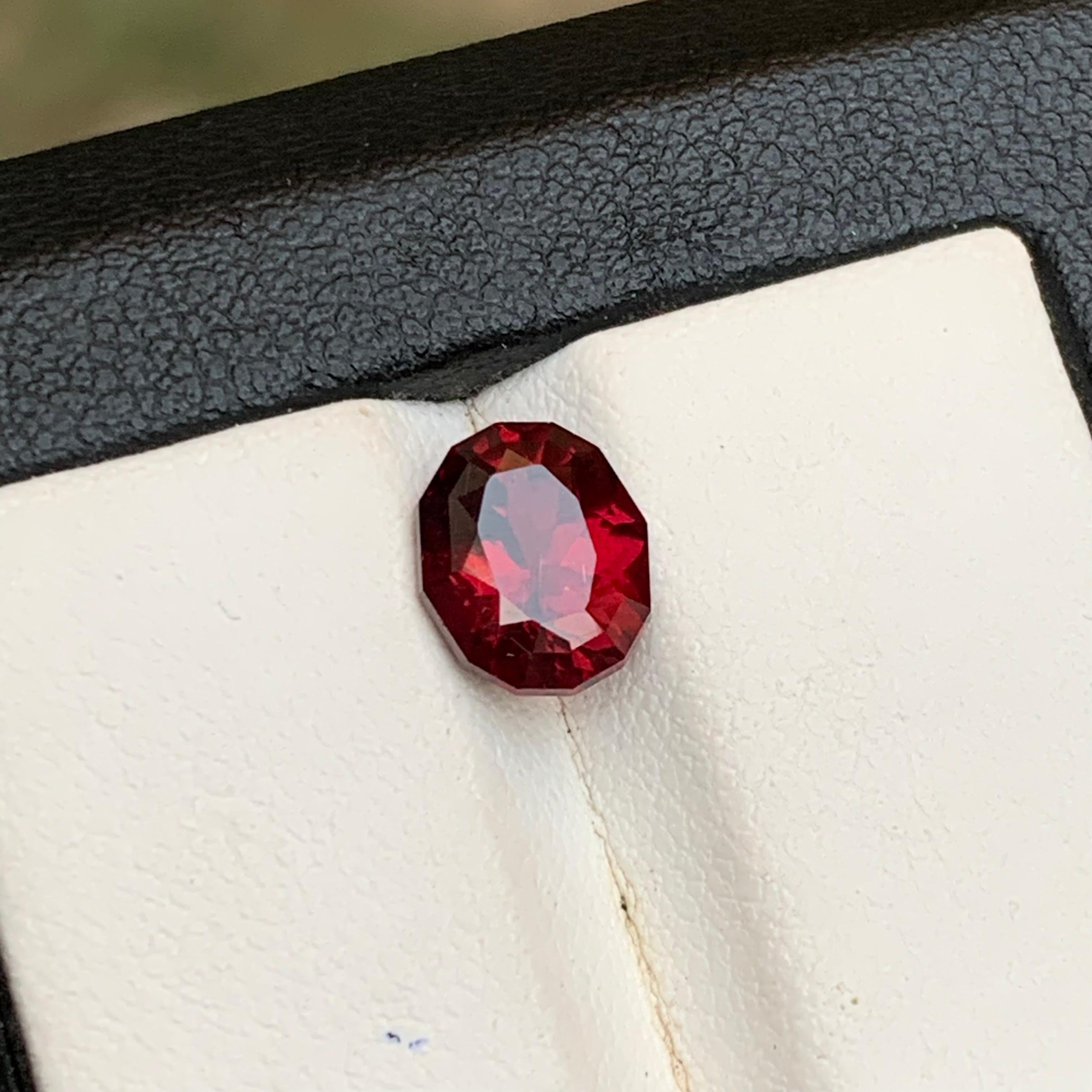 Grenat Rhodolite rouge rosé profond 2.53 Ct Oval Cut Natural Loose Gemstone (pierre précieuse en vrac)  Bague en vente 1