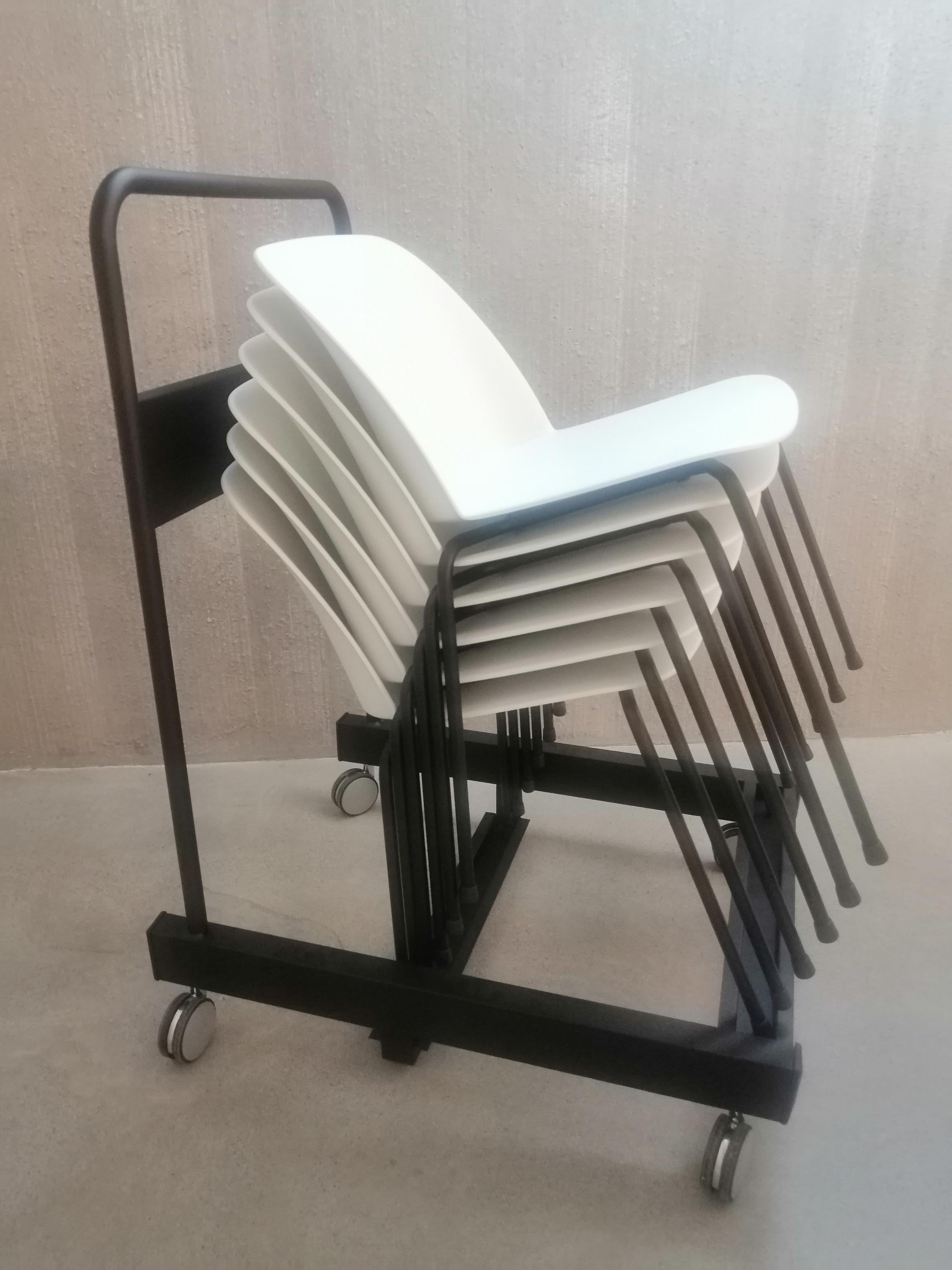 Kunststoffsessel mit Sitz aus Polypropylen und Beinen aus Wood Wood von Quinti Sedute
Entworfen von Archirivolto Design
Abmessungen: T 47 x B 74 x H 74 cm.
MATERIALIEN: Polypropylen, Eiche und Polsterung. 

Erhältlich in verschiedenen Ausführungen,