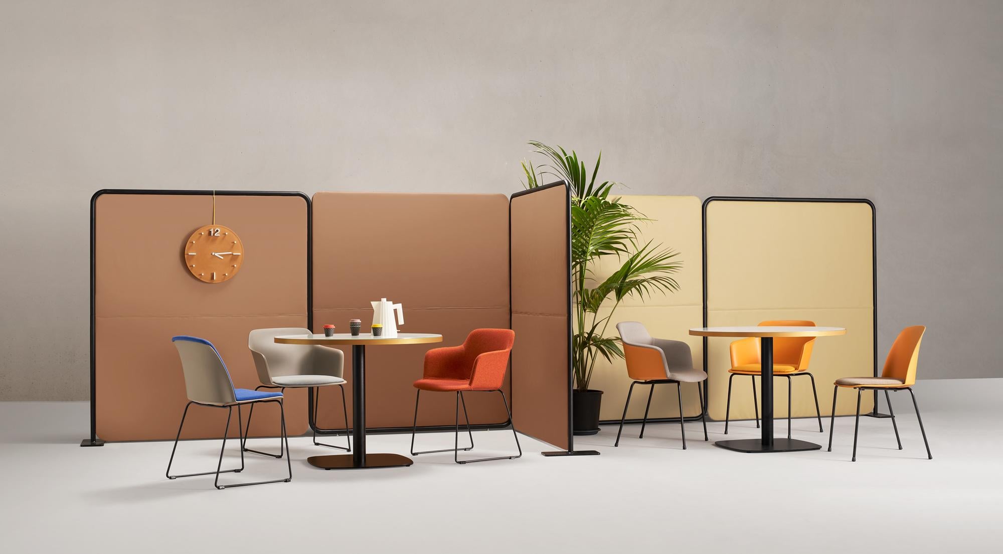 Kunststoffsessel mit Sitz aus Polypropylen und Beinen aus Wood Wood von Quinti Sedute im Zustand „Neu“ im Angebot in Geneve, CH