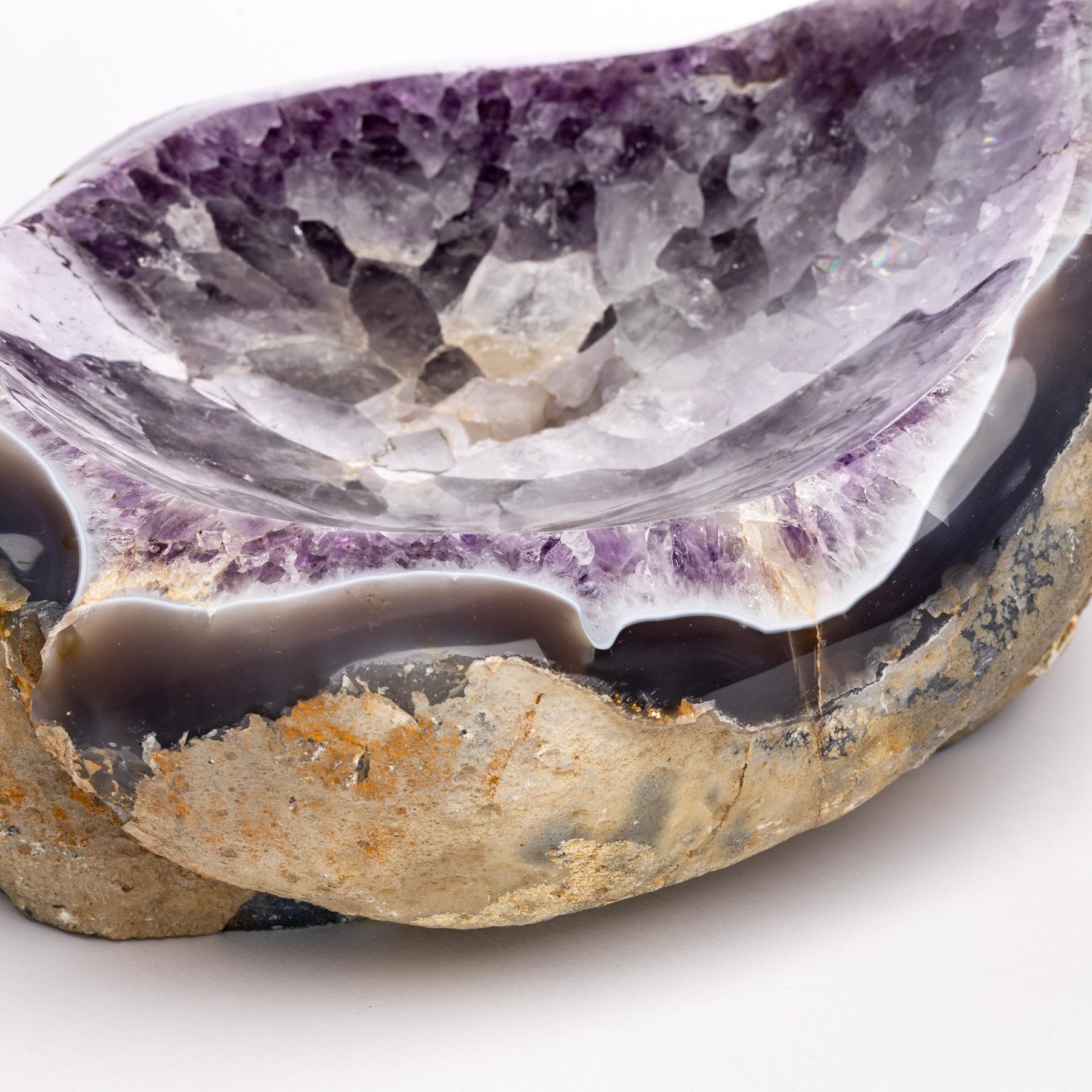Deep Purple Amethyst Geode Polished Bowl from Madagascar in Organic Shape In New Condition In Polanco, CDMX