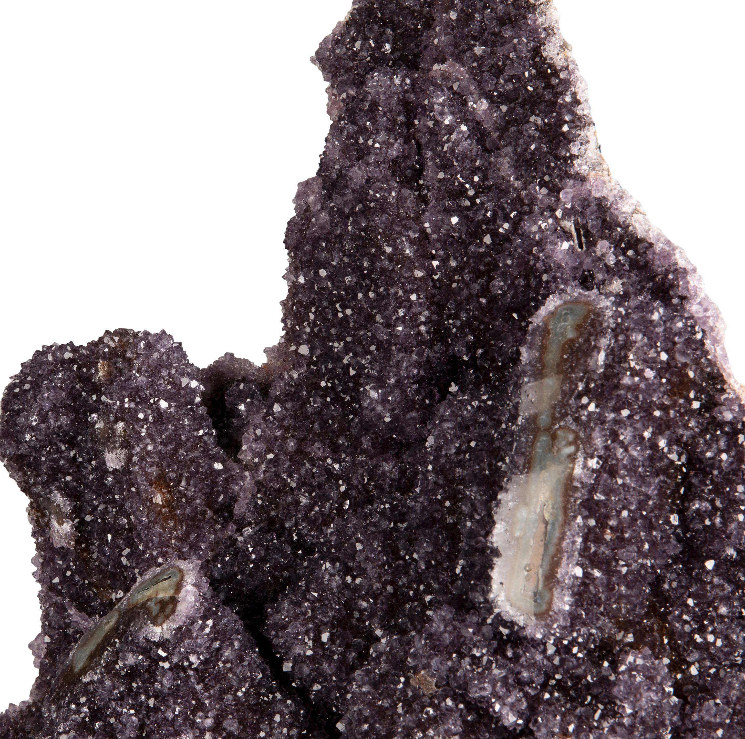 Cluster di ametista di colore viola intenso con stalattiti su supporto metallico In condizioni buone in vendita a London, GB