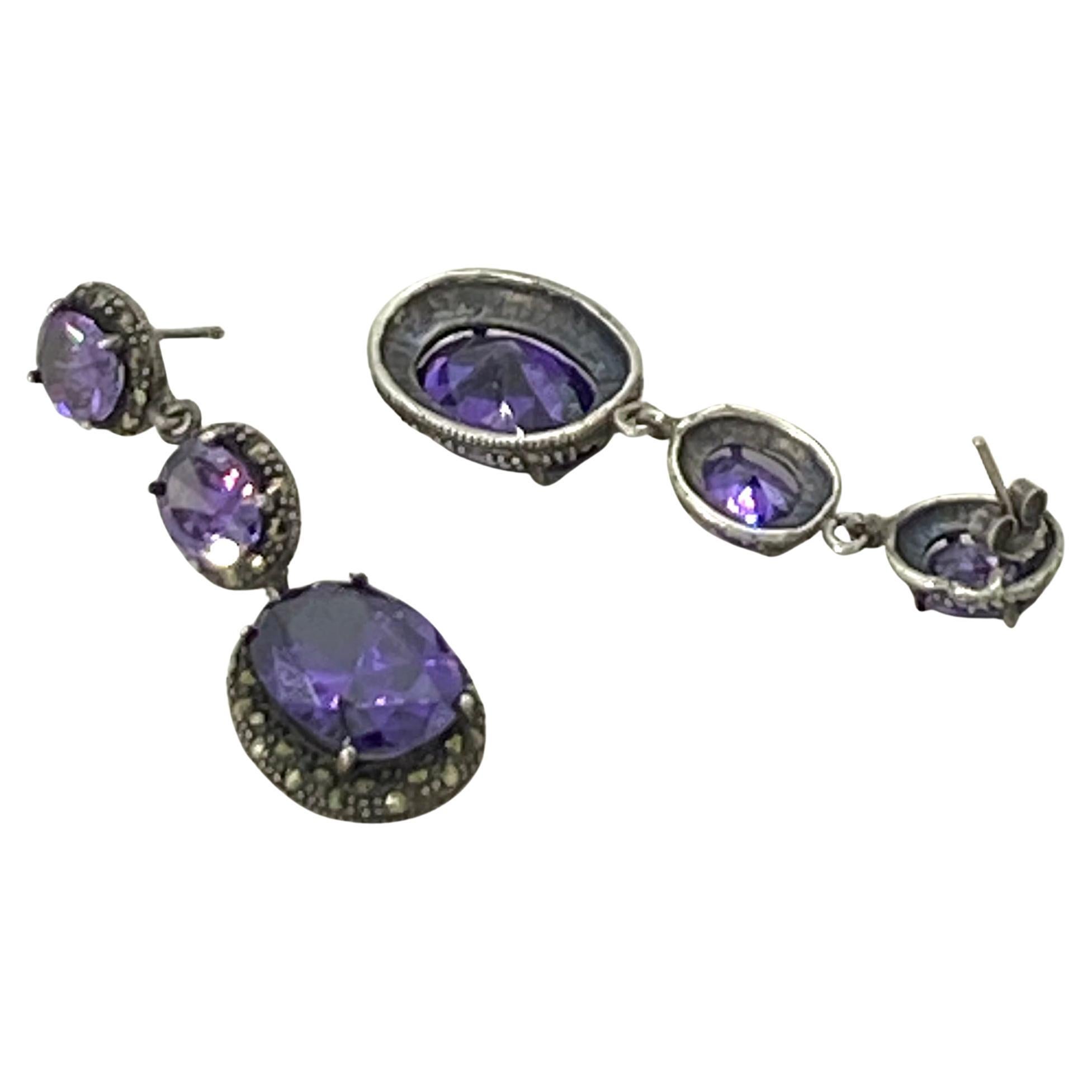 Orecchini pendenti in argento con cristalli viola e marcasite in vendita 2