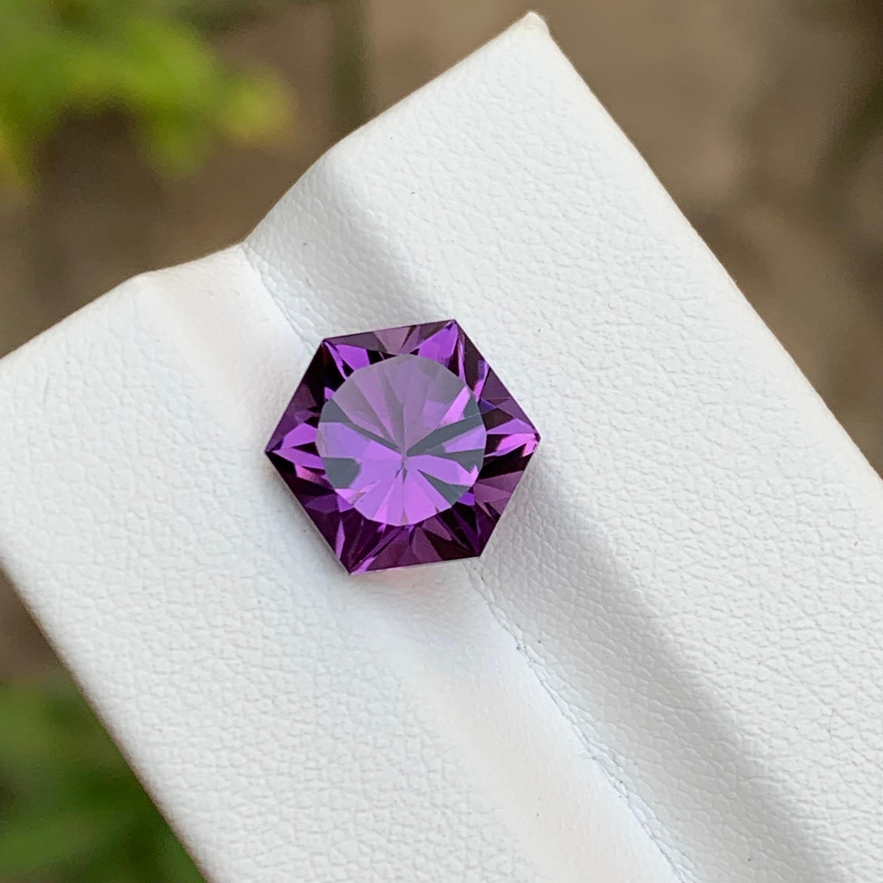 Contemporary Deep Purple Natural Amethyst Gemstone 5.05 Ct Hexagon Cut  Ring Pendant Jewelry For Sale