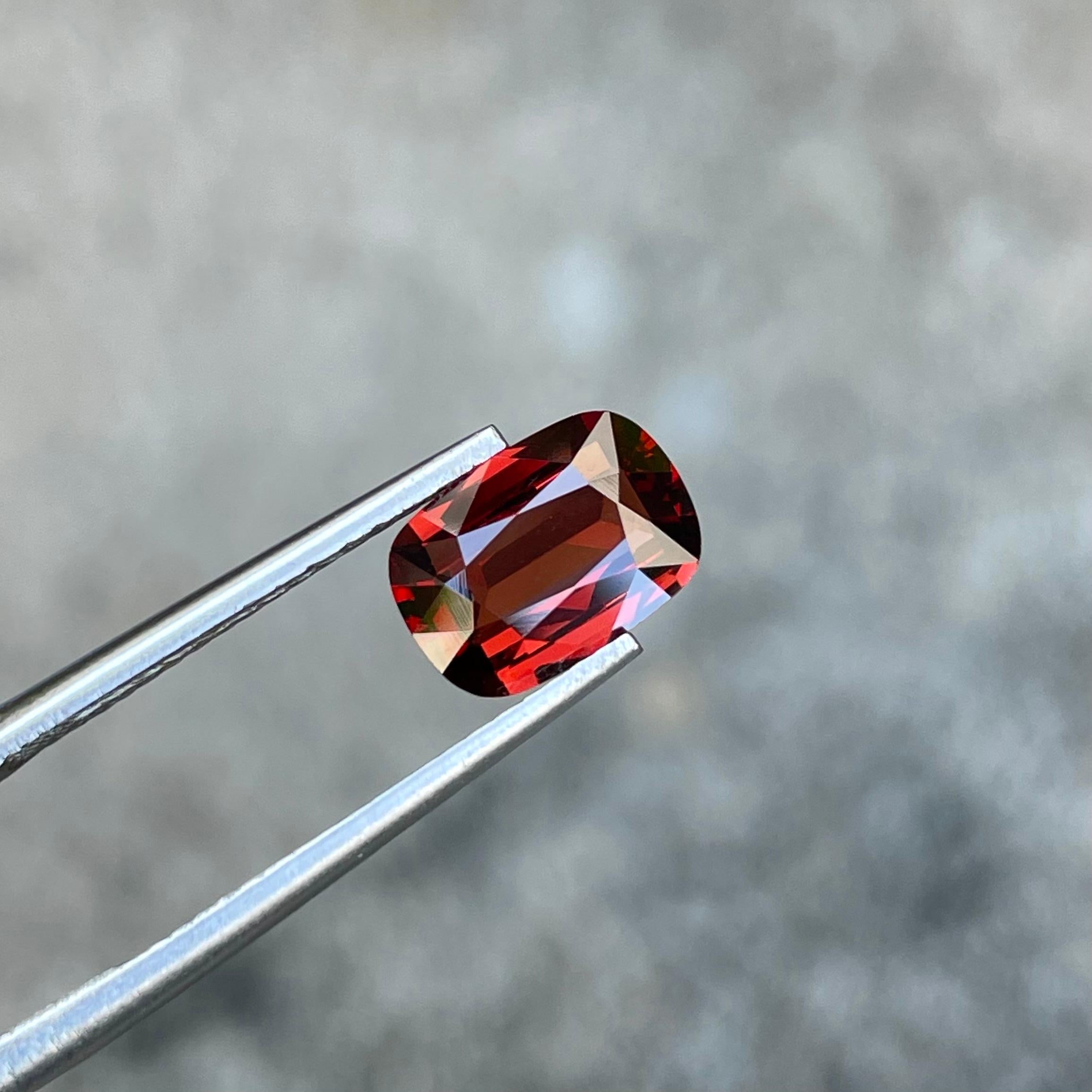 Deep Red Burmese Loose Spinel 1.80 carats Cushion Cut Natural Gemstone In New Condition In Bangkok, TH