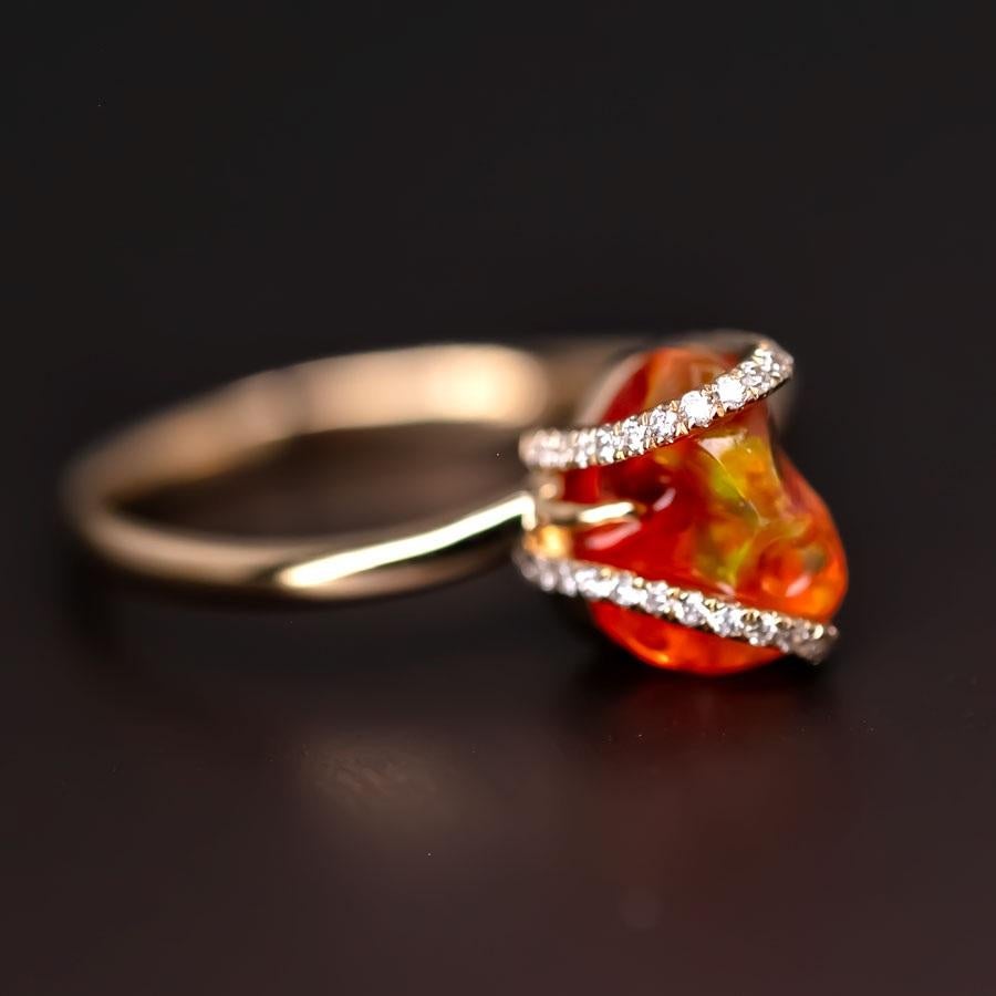 Tiefroter Feueropal Diamant Verlobungsring 18K Gelbgold (Brillantschliff)