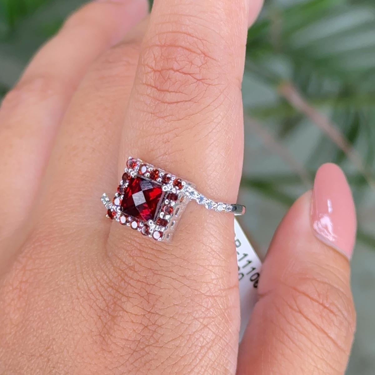 For Sale:  Deep Red Garnet Stone Cluster Ring Gift for Mom in 925 Sterling Silver 2
