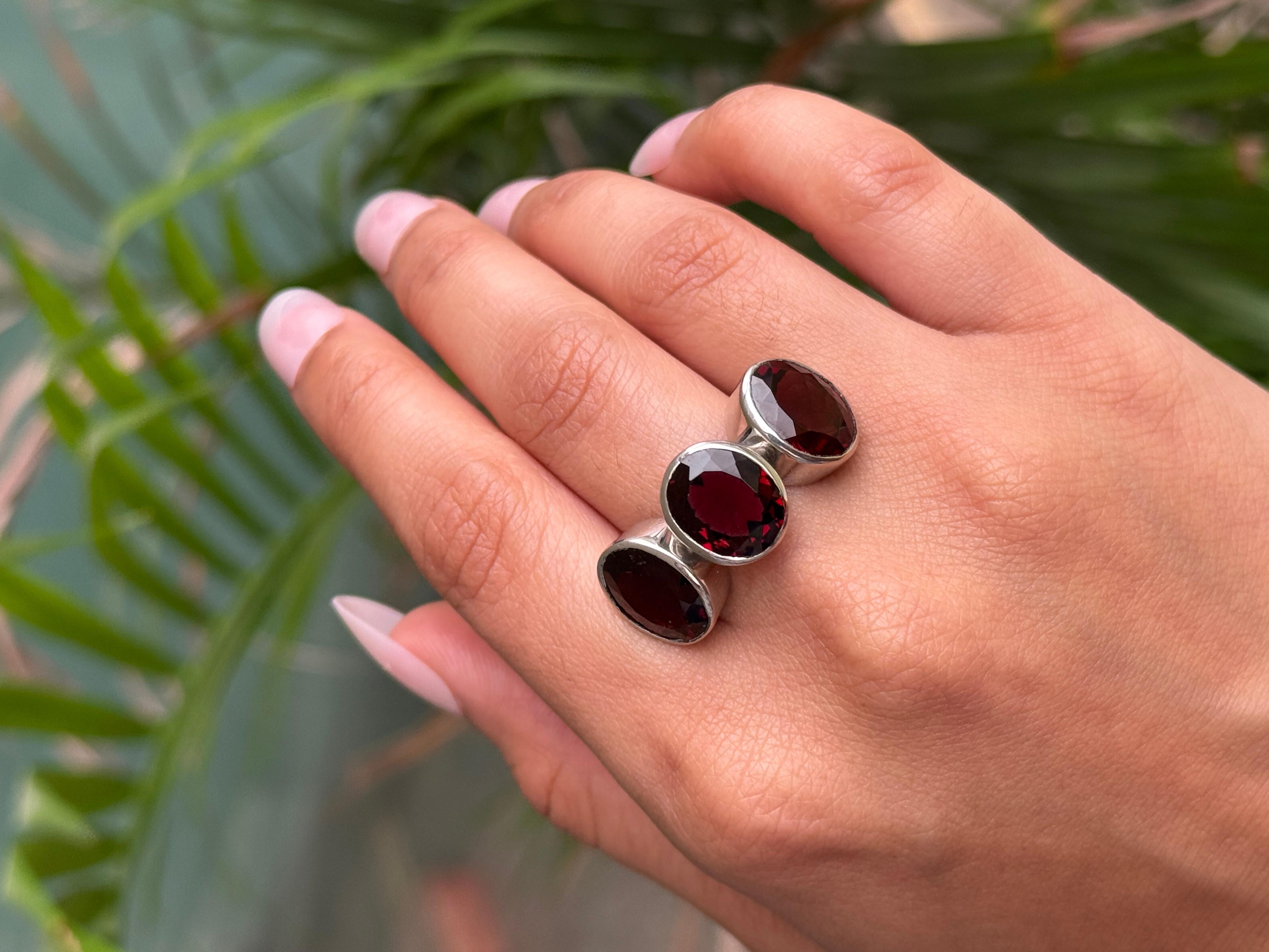 in vendita:  Granato rosso intenso Tripla pietra incastonata Cocktail Unisex Argento 925 Anello Unisex 4