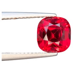 Tiefroter natürlicher Rhodolith-Granat 3.27 Karat Cushion-Schliff Loser Edelstein für Ring