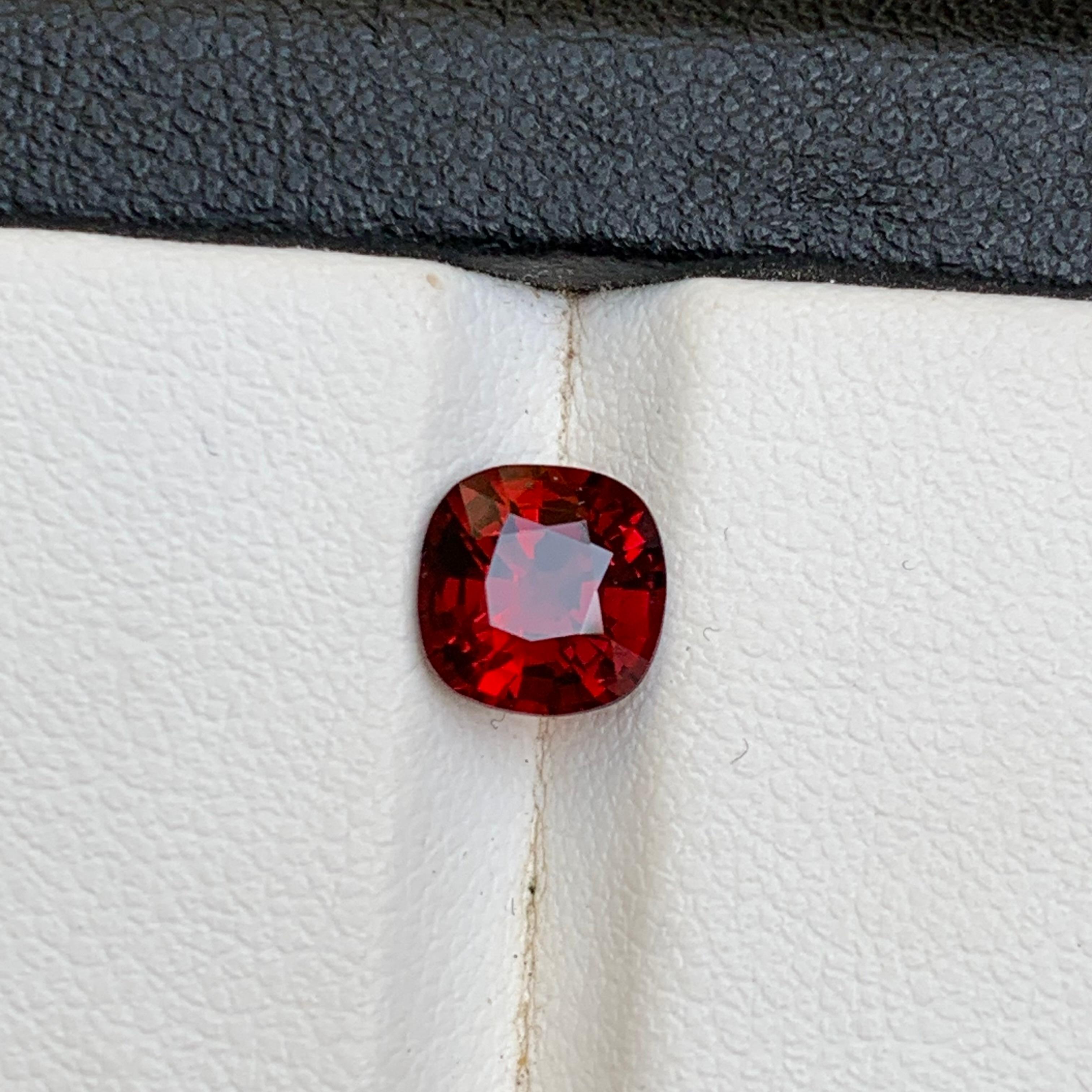 Spinelle Naturelle rouge foncé pour bague, collier, pendentif ou toute autre monture - taille coussin !

💎 TYPE DE PIERRE PRÉCIEUSE : Spinelle
⚖️ POIDS : 1,55 carat
🪚 SHAPE & CUT : Coupe coussin
📏 TAILLE (MM) : 6,75 x 6,68 x 4,64
🌈 COLOR : Deep