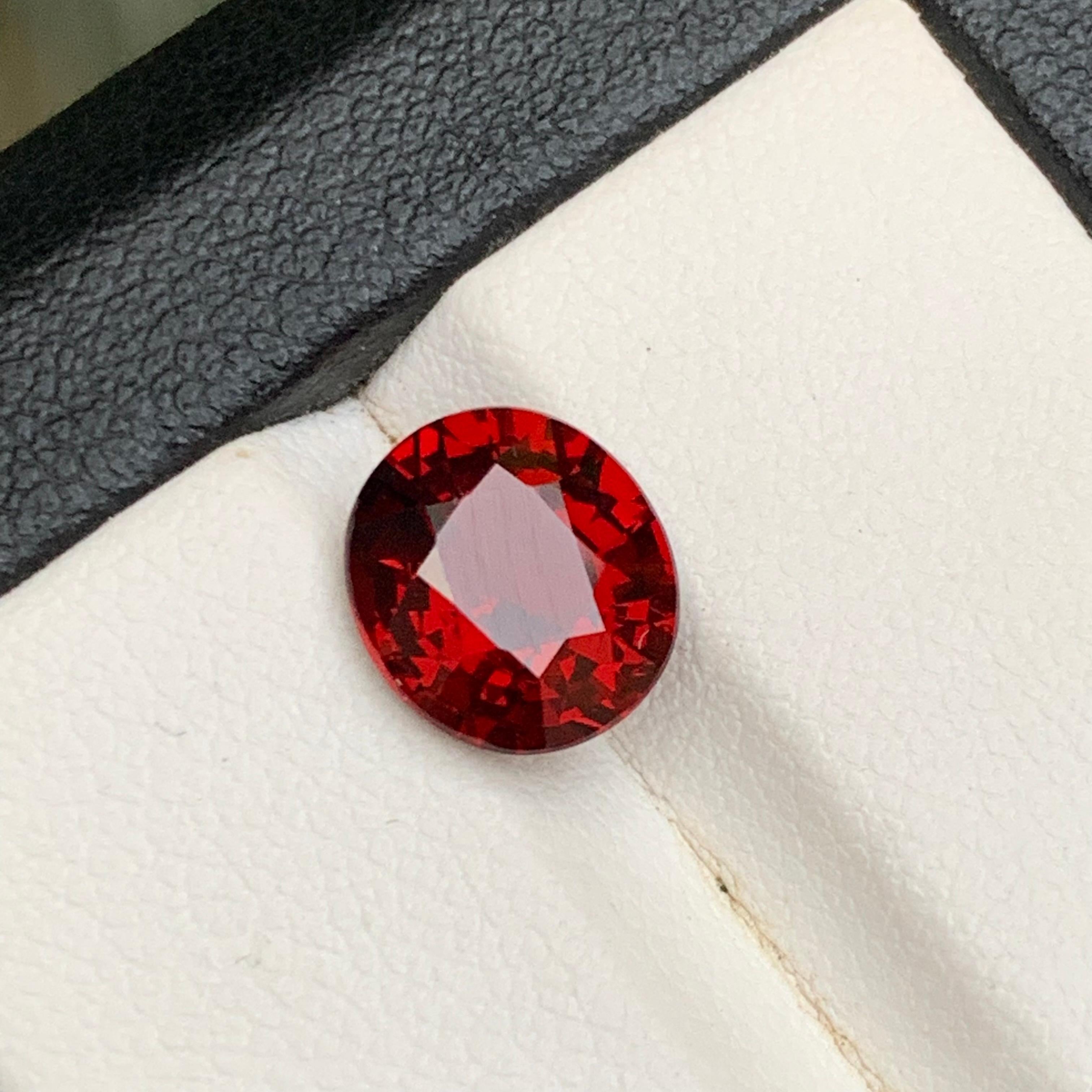 Granato rodolite rosso intenso 2,95 carati Nature Gemma sfusa taglio ovale per anello Jewell In condizioni Nuovo in vendita a Peshawar, PK