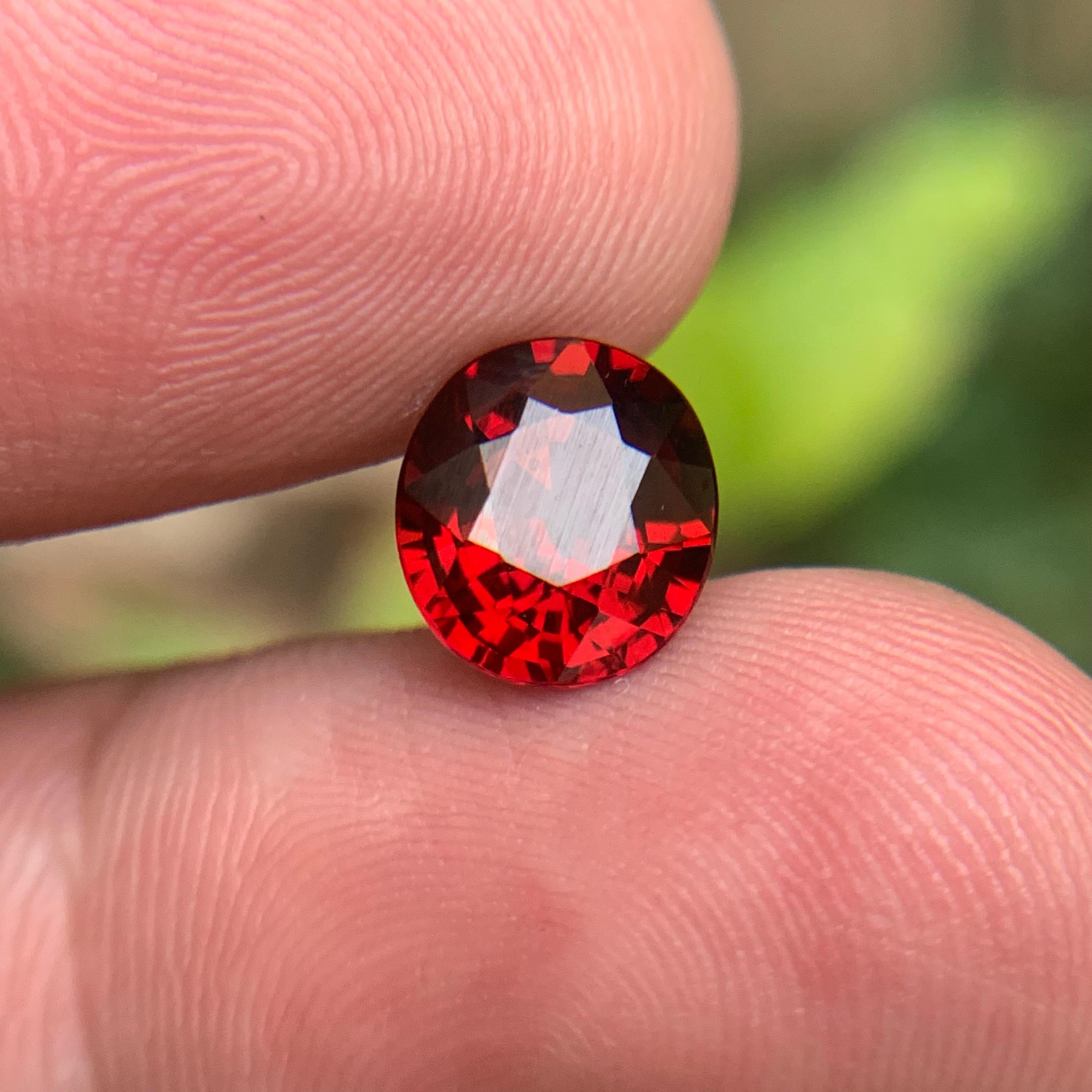 da uomo o donna Granato rodolite rosso intenso 2,95 carati Nature Gemma sfusa taglio ovale per anello Jewell in vendita