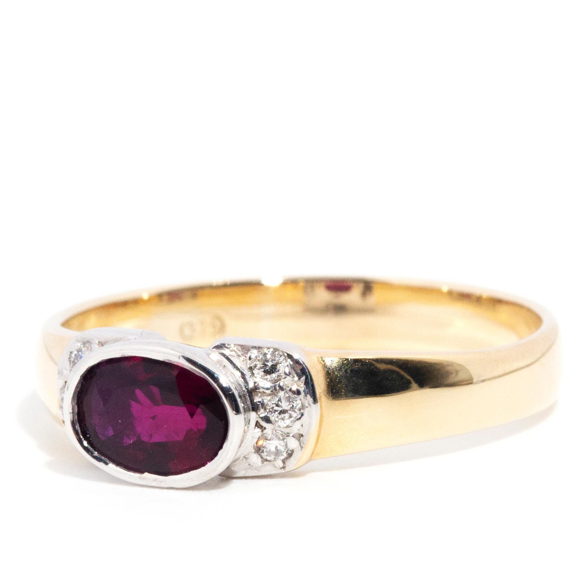 Deep Red Ruby and Diamond 9 Carat Yellow Gold Rub Over Vintage Ring, Circa 1980s For Sale 3