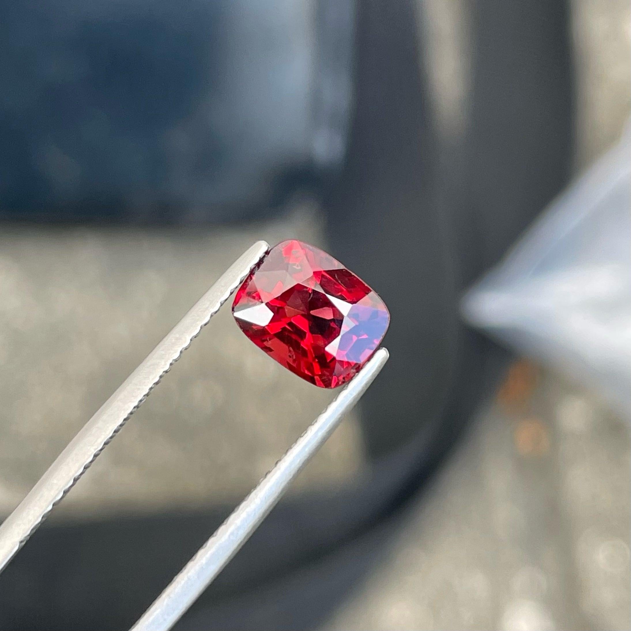 Tiefroter Spinell Edelstein 1,90 CTS Natürlicher Spinell Spinell aus Burma Loser Spinell (Kissenschliff)