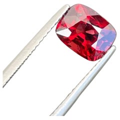 Pierre précieuse en spinelle rouge profond de 1,90 carat, spinelle naturelle de Birmanie