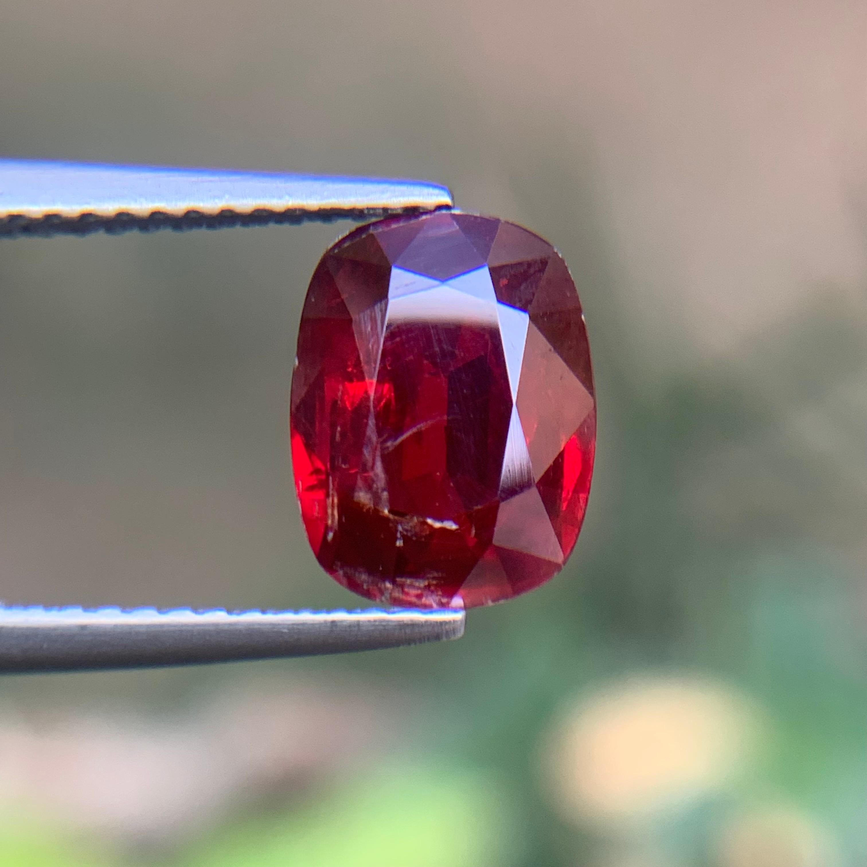 Deep Red Natural Tantalite (Mn) /Manganotantalite Lose Edelstein für Ring, Halskette Anhänger, Armband oder jede andere Schmuck-Fassung-Kissenschliff!!

💎 EDELSTEINART: Manganotantalit
⚖️ GEWICHT: 5,52 Karat
FORM & SCHNITT: Ovaler Kissenschliff
📏