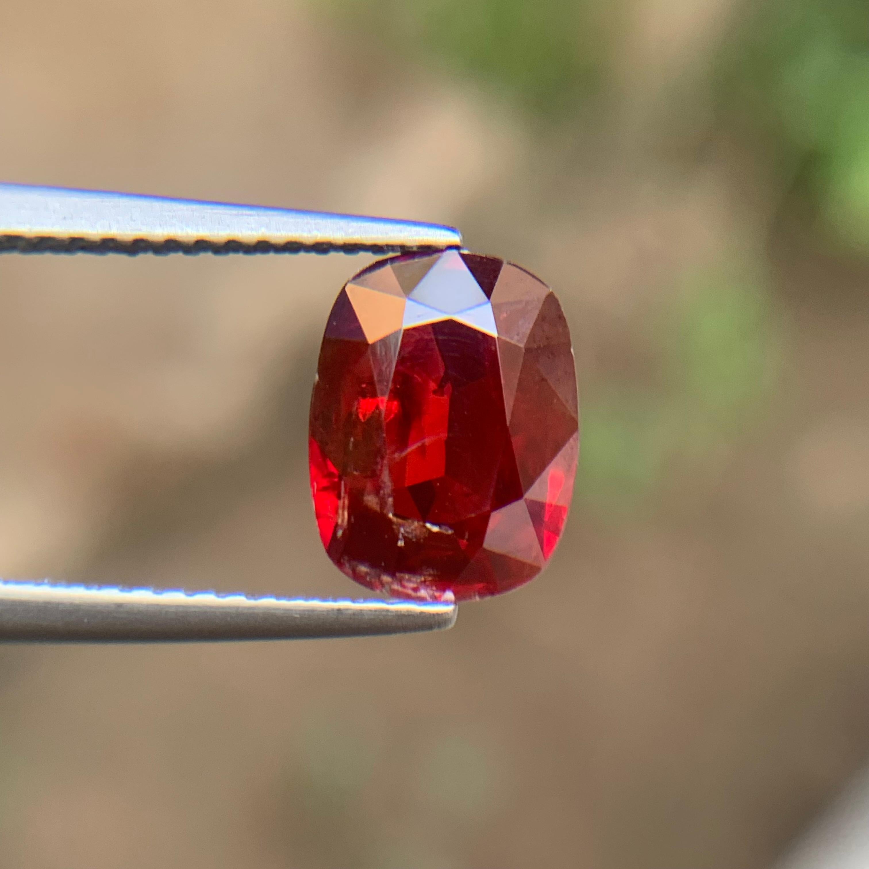 Tiefroter Tantalit (Mn) / Manganotantalit 5,52 Karat natürlicher, seltener, loser Edelstein (Ovalschliff) im Angebot