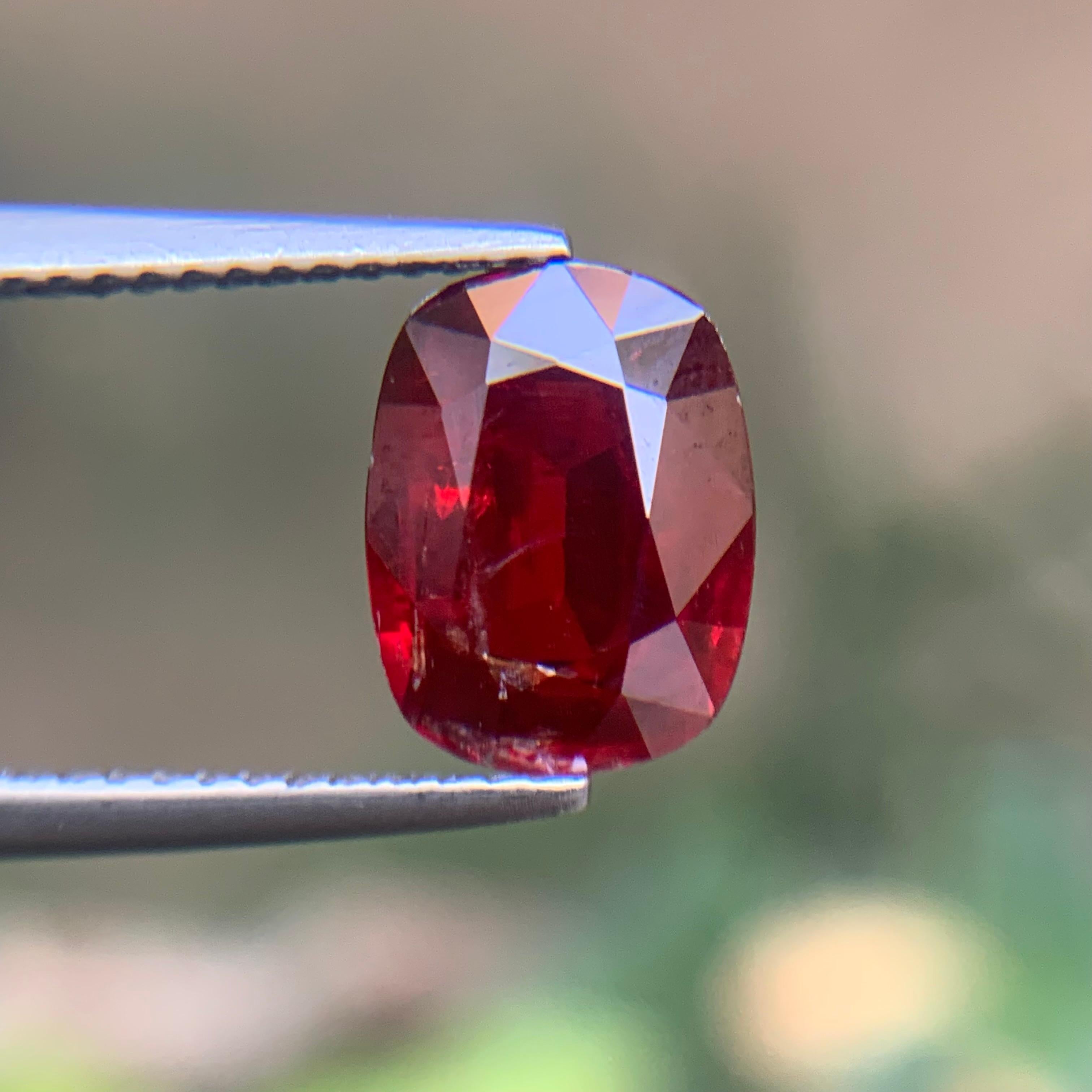 Tiefroter Tantalit (Mn) / Manganotantalit 5,52 Karat natürlicher, seltener, loser Edelstein im Angebot 2