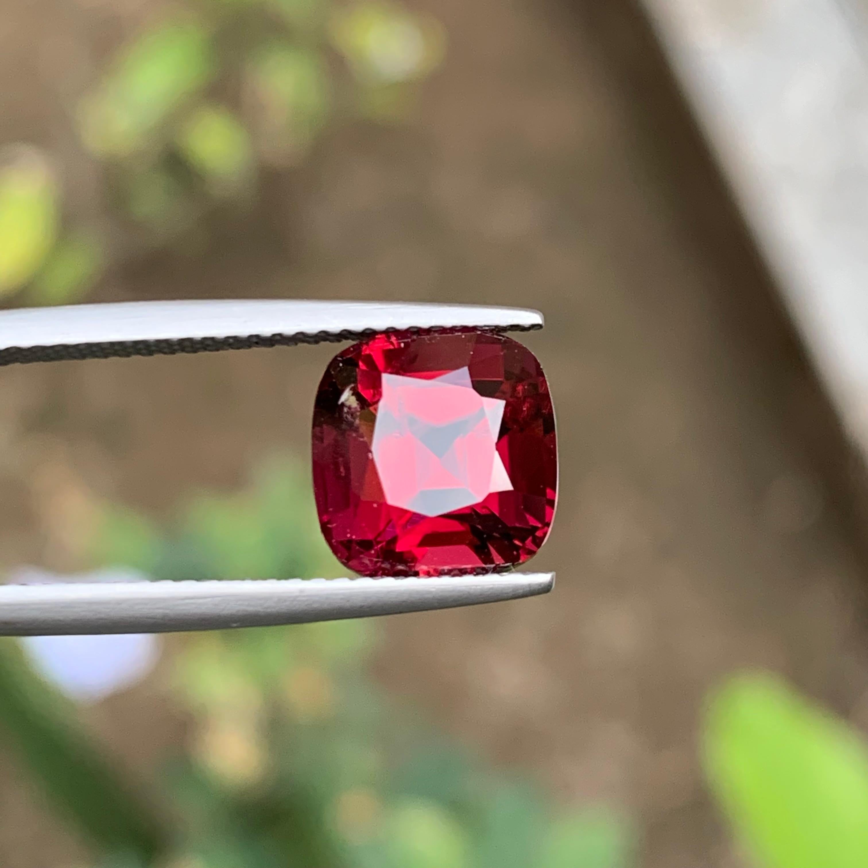 Bague tourmaline rubellite rose rougeâtre profond taille coussin de 4,20 carats en vente 4