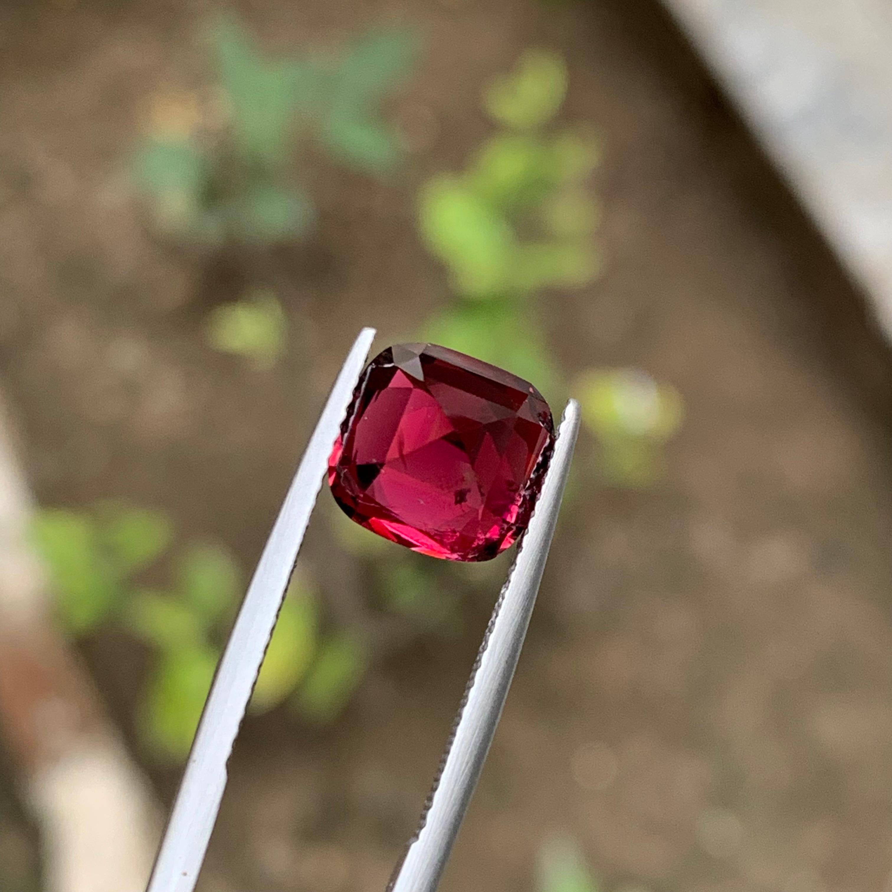 Bague tourmaline rubellite rose rougeâtre profond taille coussin de 4,20 carats en vente 5