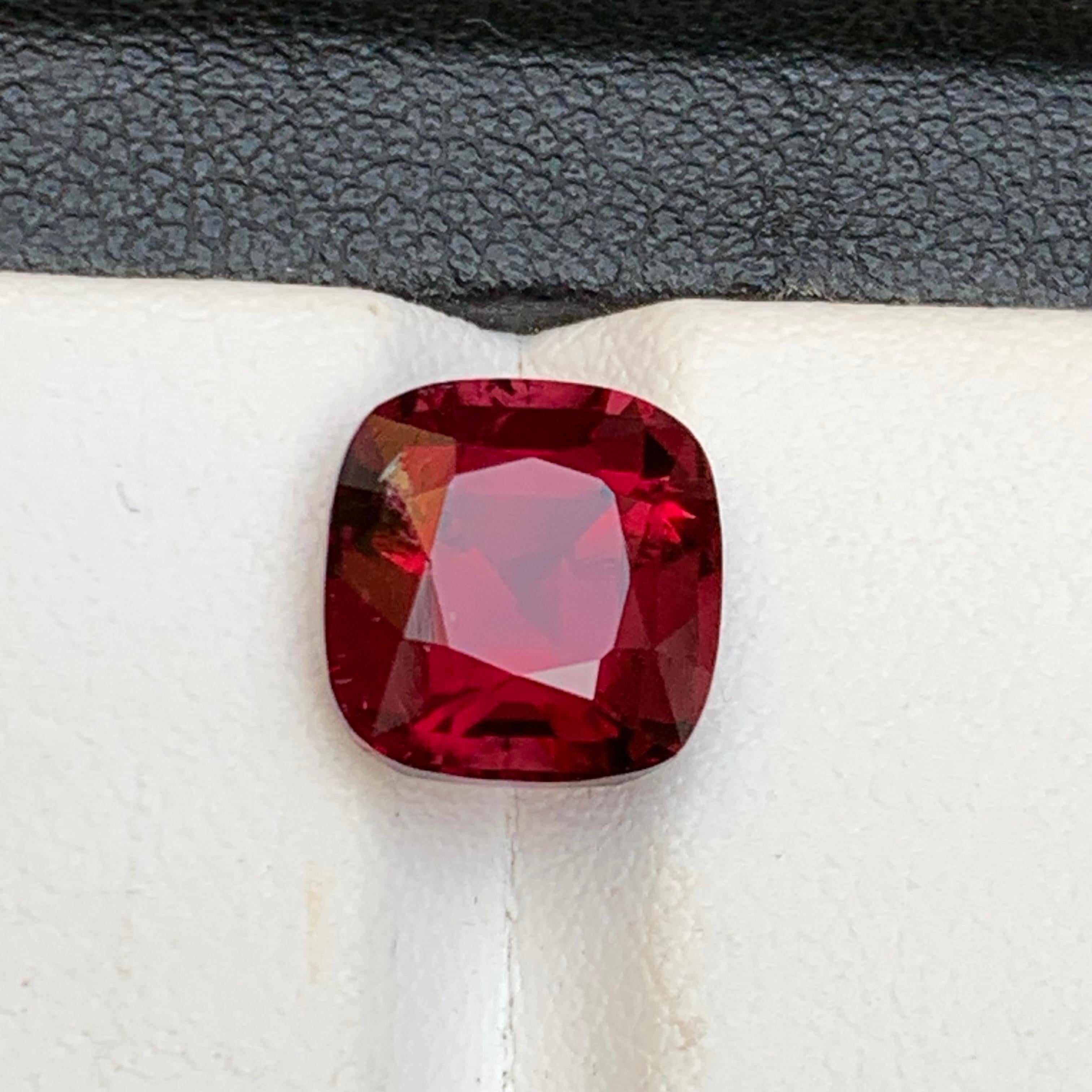 Bague tourmaline rubellite rose rougeâtre profond taille coussin de 4,20 carats en vente 6
