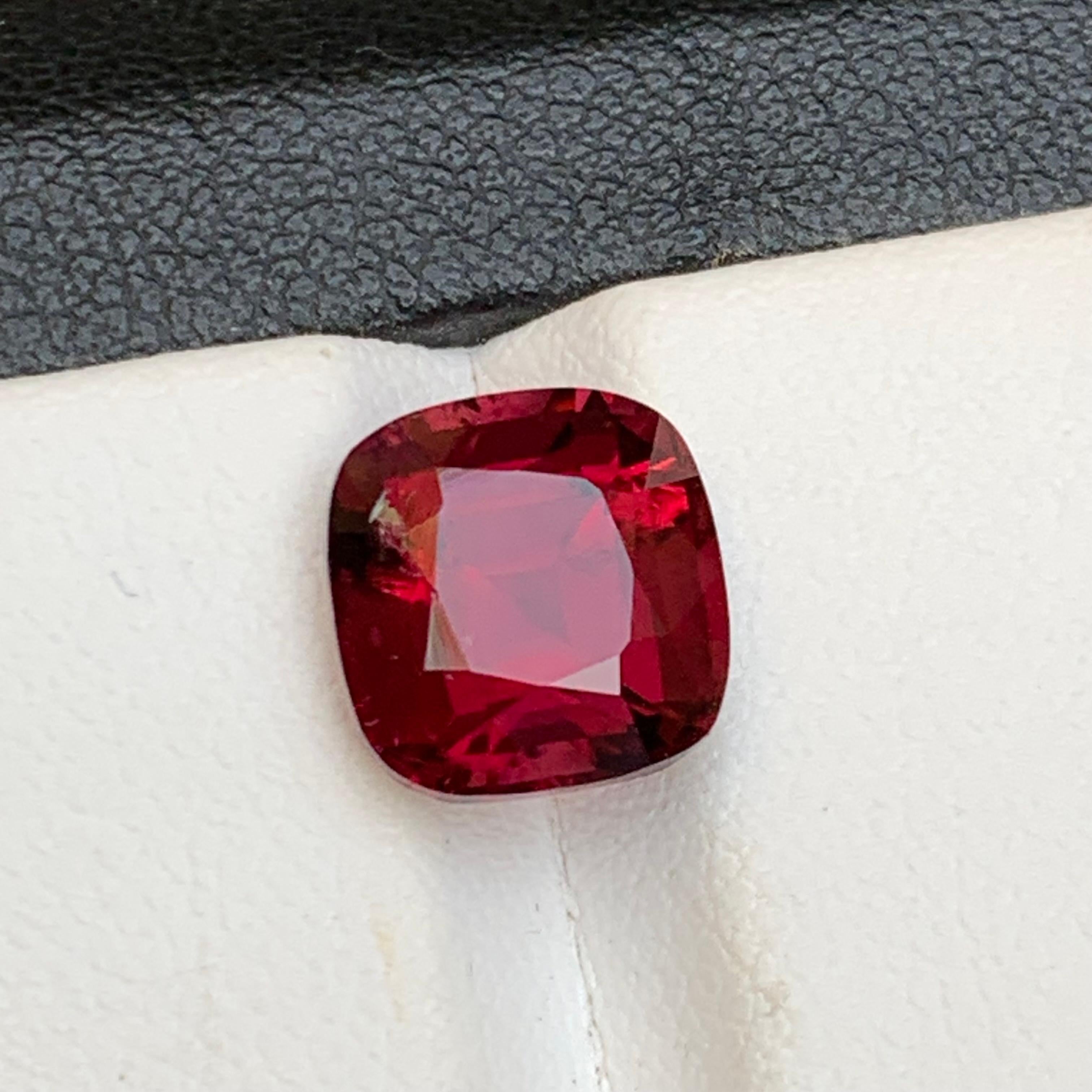 Bague tourmaline rubellite rose rougeâtre profond taille coussin de 4,20 carats en vente 7