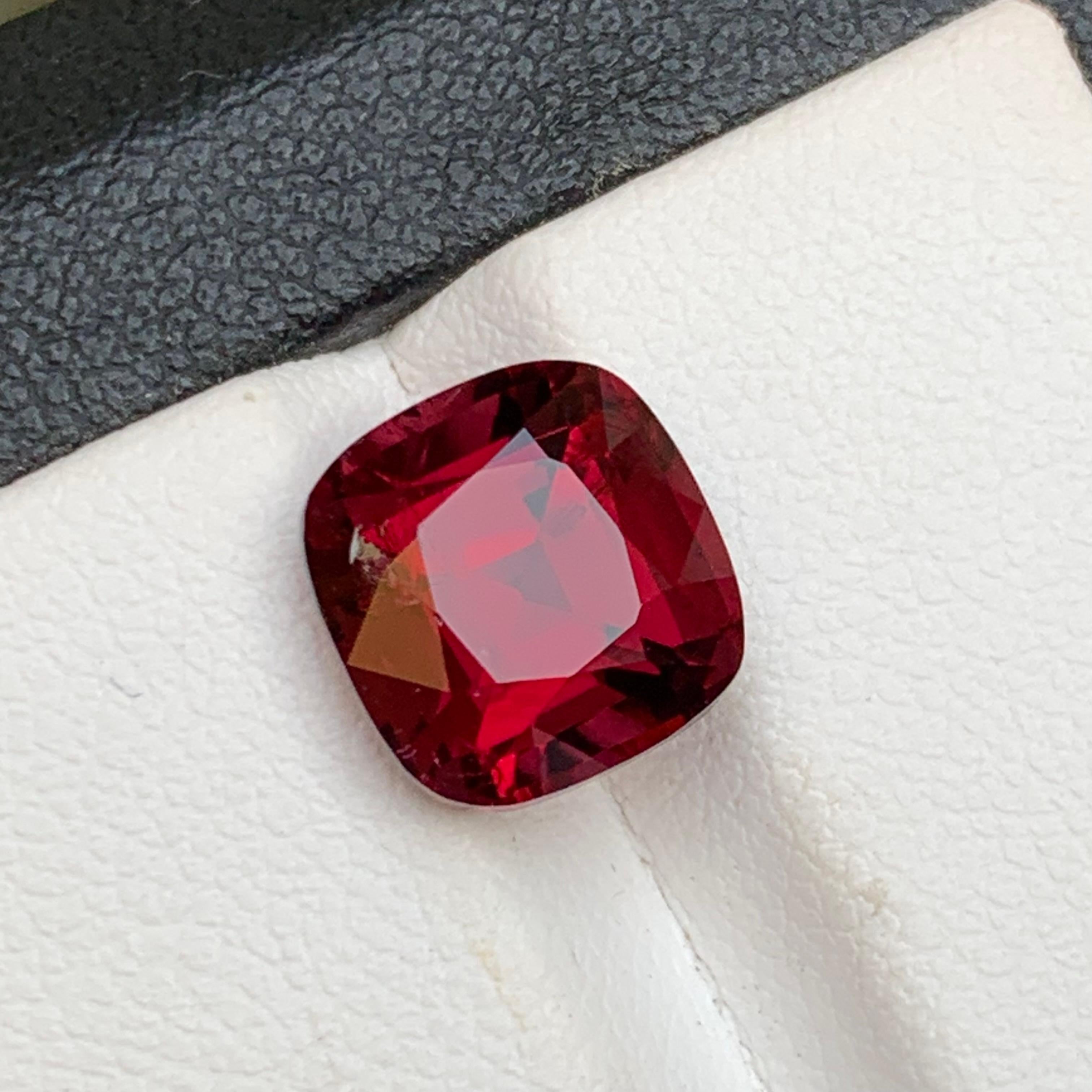 Contemporain Bague tourmaline rubellite rose rougeâtre profond taille coussin de 4,20 carats en vente